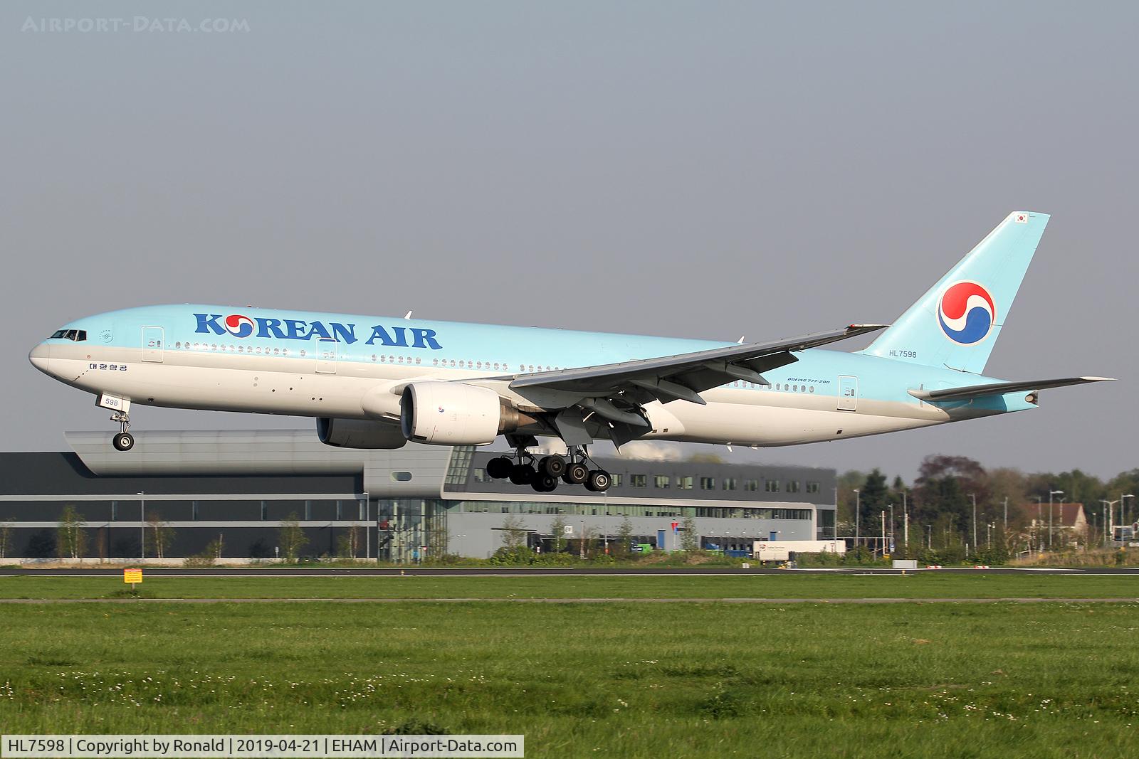 HL7598, 1988 Boeing 777-2B5/ER C/N 27949, at spl