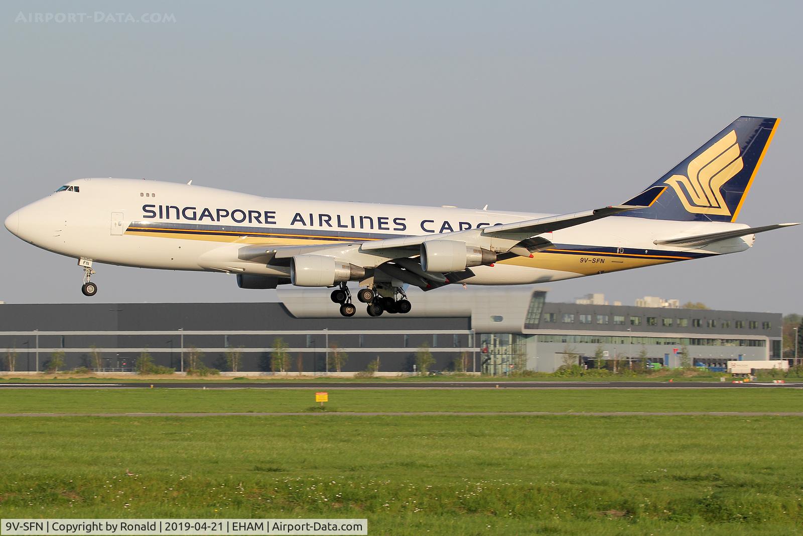 9V-SFN, 2004 Boeing 747-412F/SCD C/N 32899, at spl