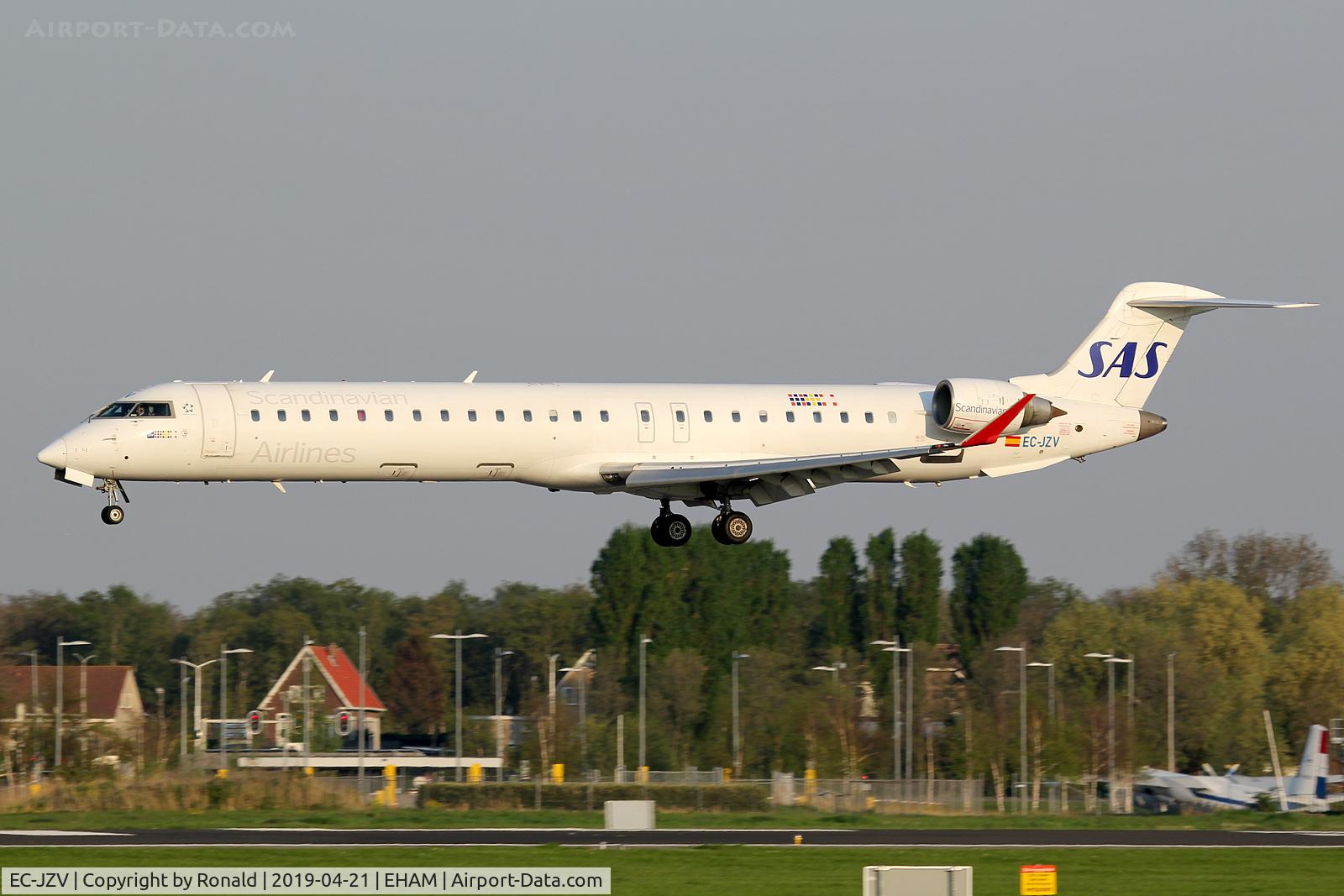 EC-JZV, 2007 Bombardier CRJ-900 (CL-600-2D24) C/N 15117, at spl