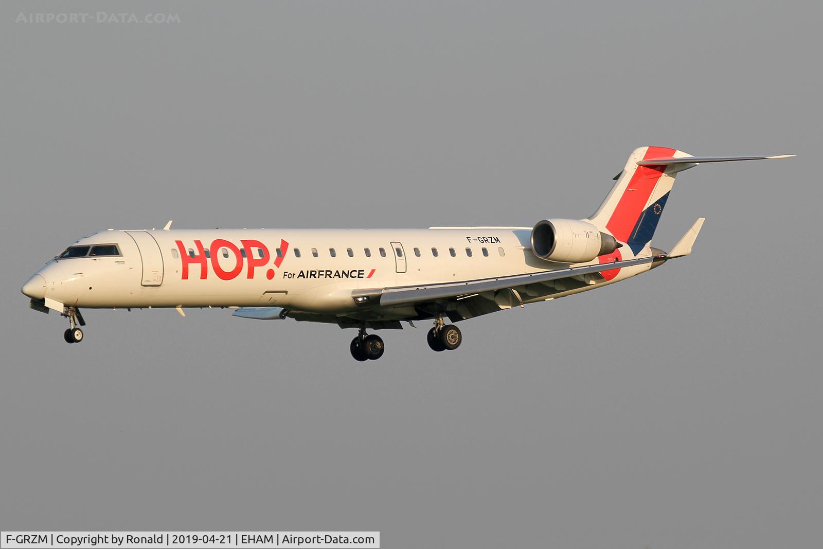 F-GRZM, Canadair CRJ-700 (CL-600-2C10) Regional Jet C/N 10263, at spl