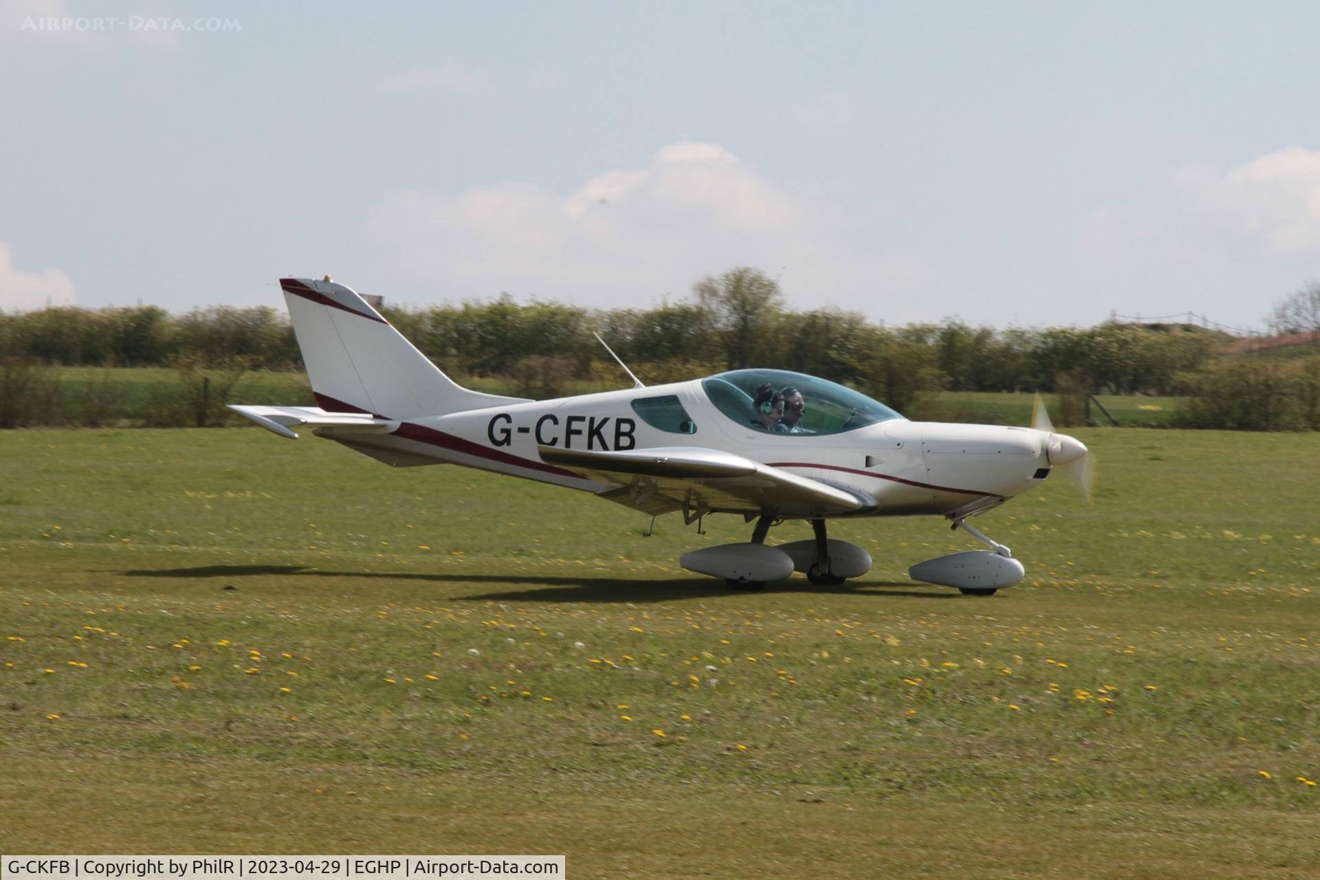 G-CKFB, 2003 Schempp-Hirth Discus 2T C/N 30/179, G-CKFB 2008 CZAW Sportcruiser Popham
