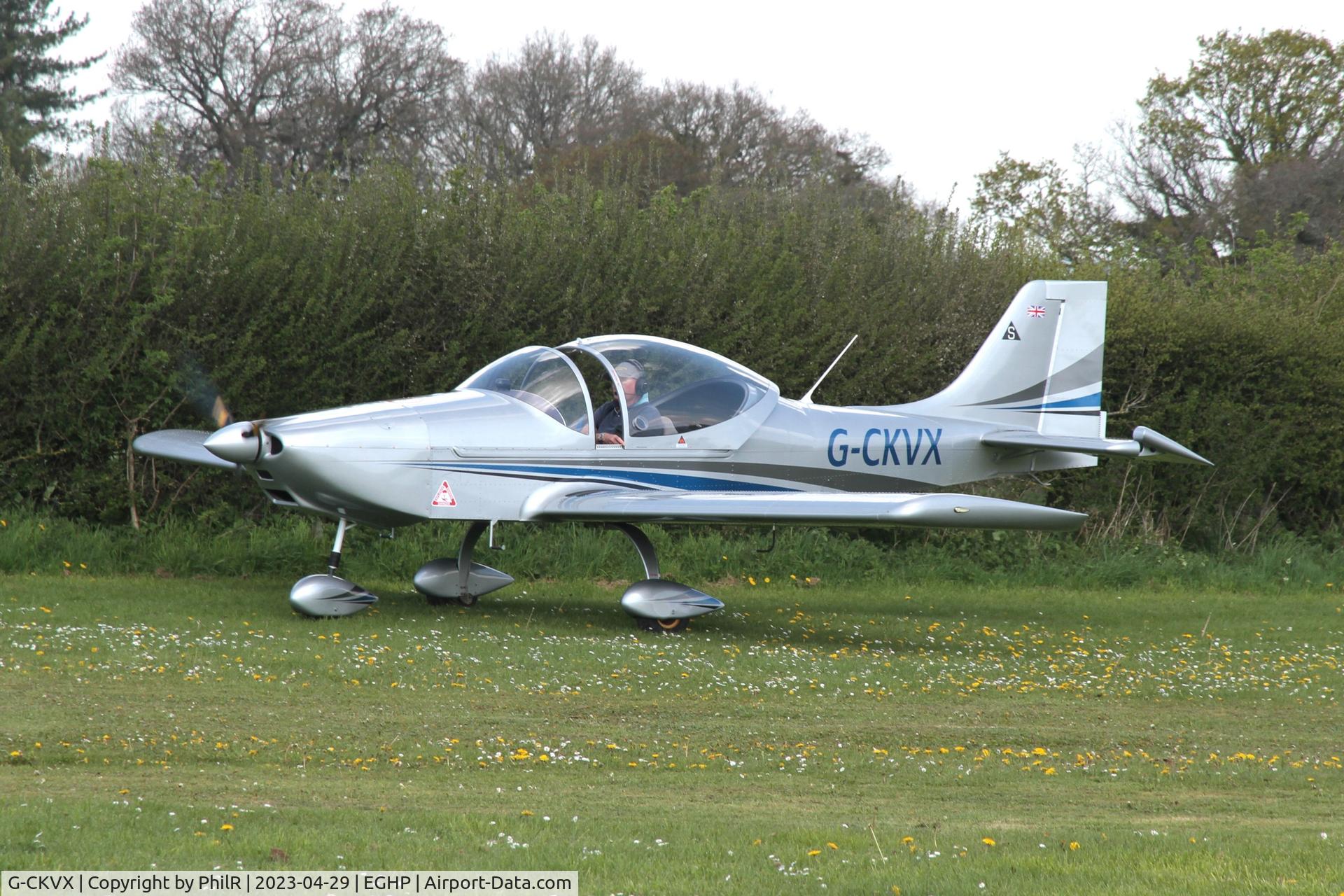 G-CKVX, 2018 Breezer Breezer M400 C/N UL142, G-CKVX 2018 Ascent Industries Ltd Breezer M400 Popham