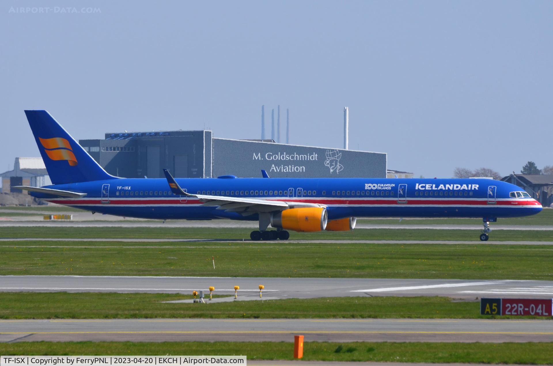 TF-ISX, 2000 Boeing 757-3E7 C/N 30179, Icelandair B753 in patriotic cs
