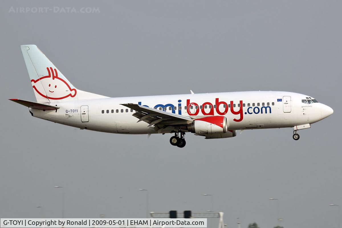 G-TOYI, 1998 Boeing 737-3Q8 C/N 28054, at spl