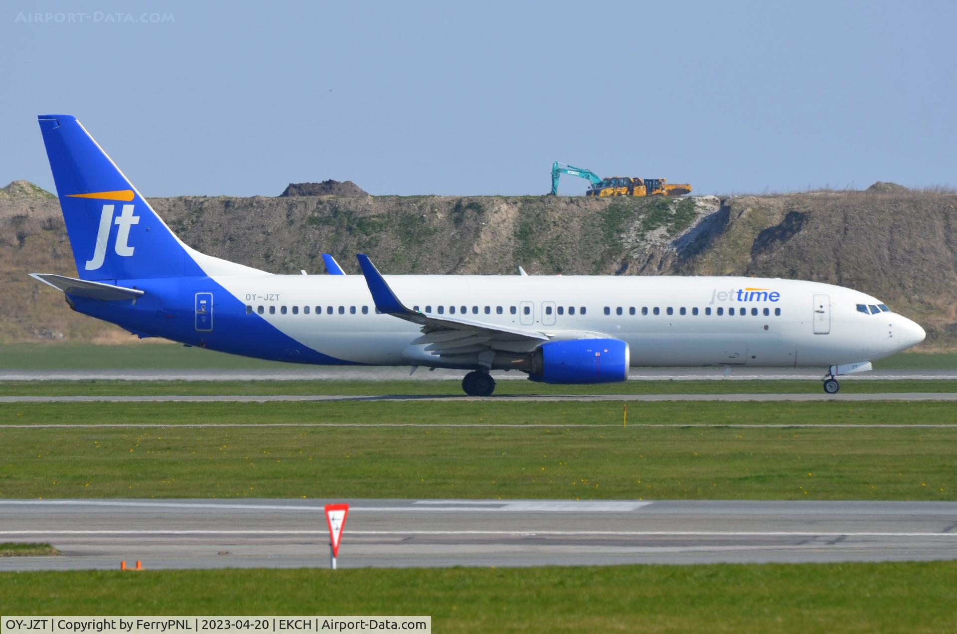 OY-JZT, 2013 Boeing 737-8AL C/N 39057, Jettime B738 taxying for departure