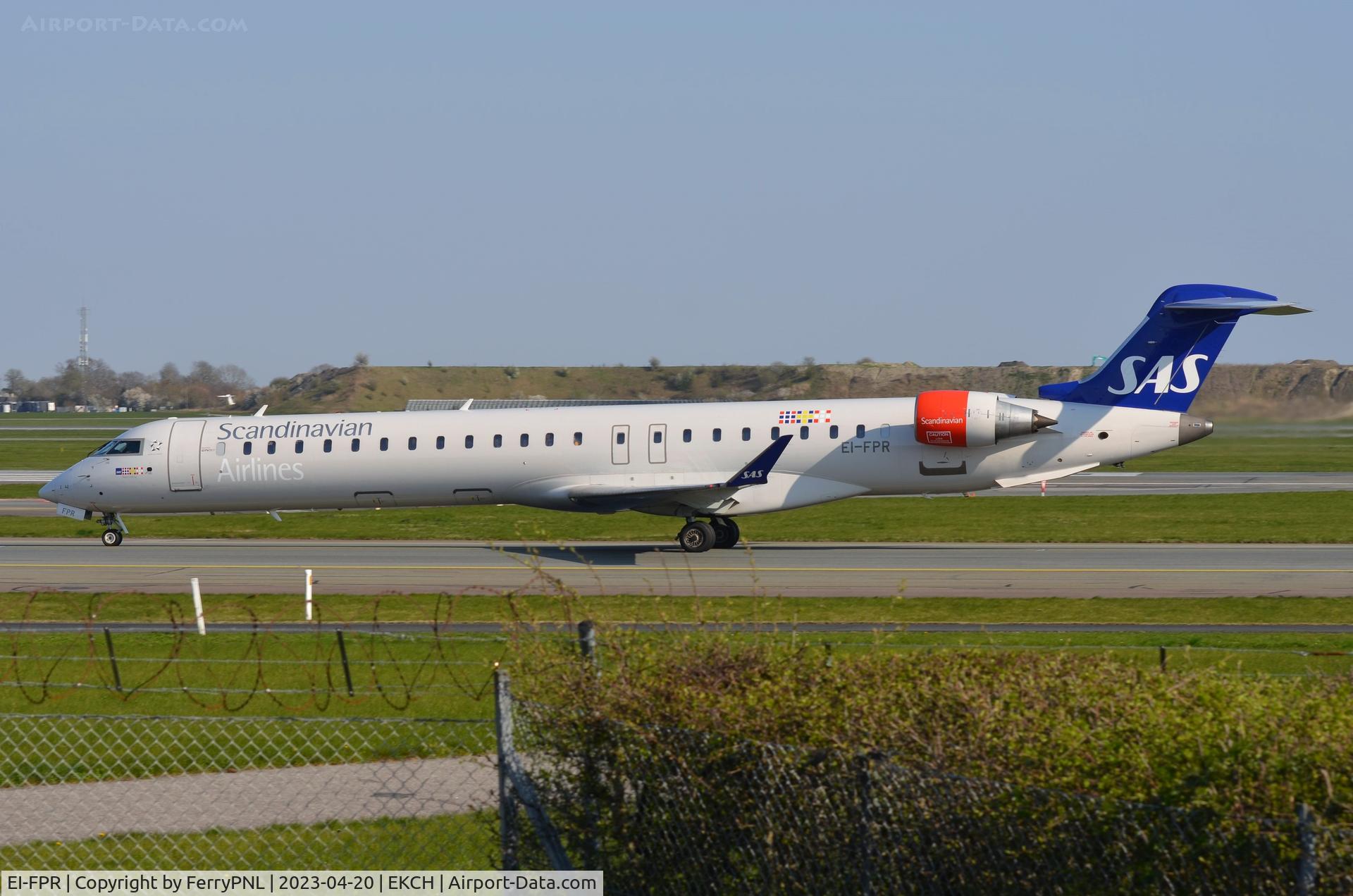 EI-FPR, 2017 Bombardier CRJ-900LR (CL-600-2D24) C/N 15436, SAS CL900 taxying past