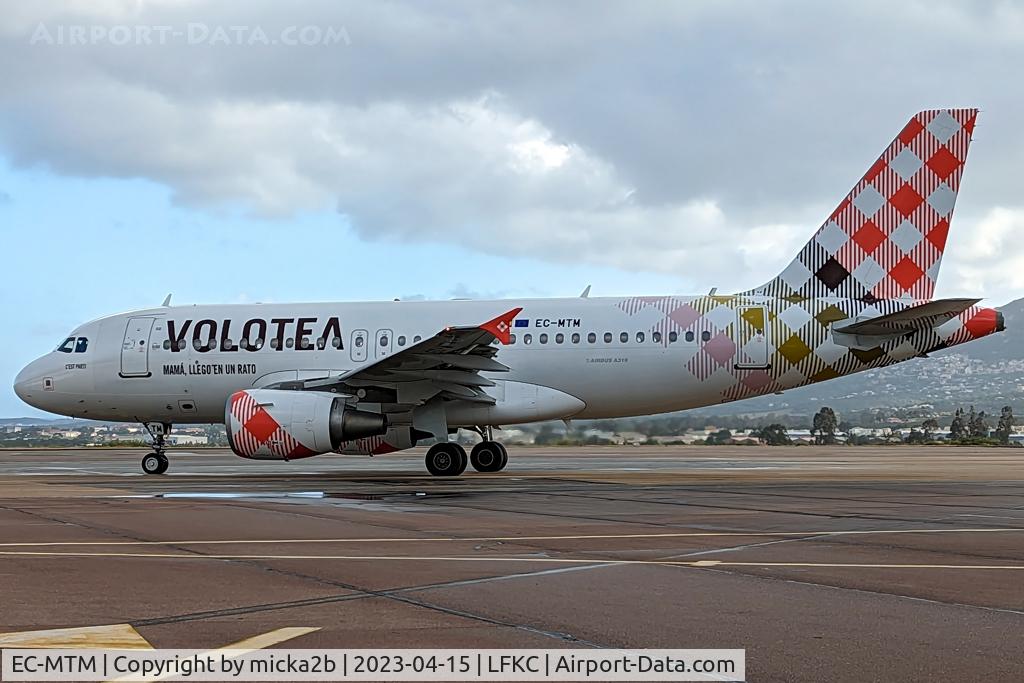 EC-MTM, 2003 Airbus A319-111 C/N 2062, Parked