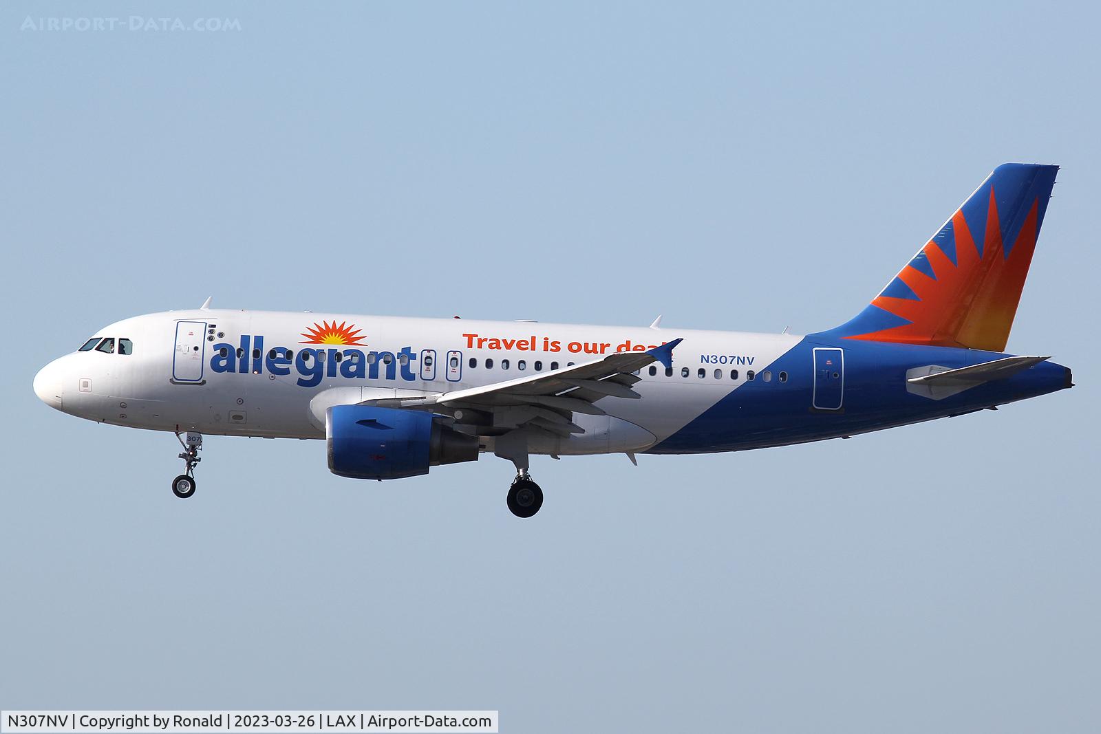 N307NV, 2005 Airbus A319-111 C/N 2427, at lax