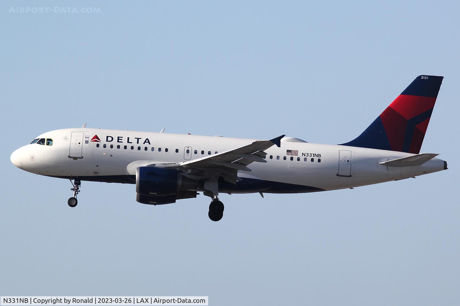 N331NB, 2001 Airbus A319-114 C/N 1567, at lax