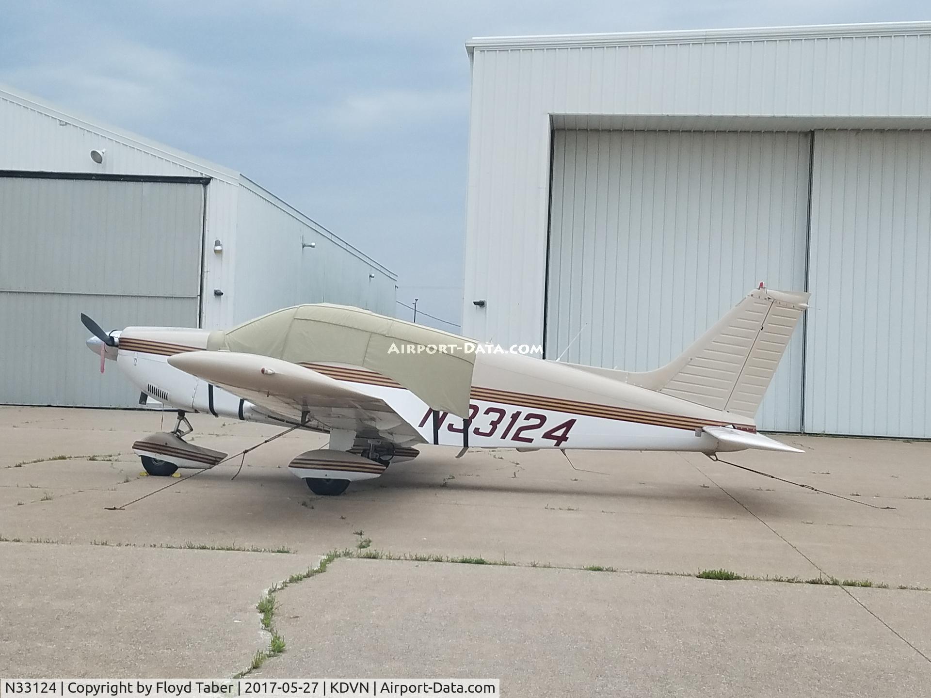 N33124, 1975 Piper PA-28-235 C/N 28-7510039, GA Parking
