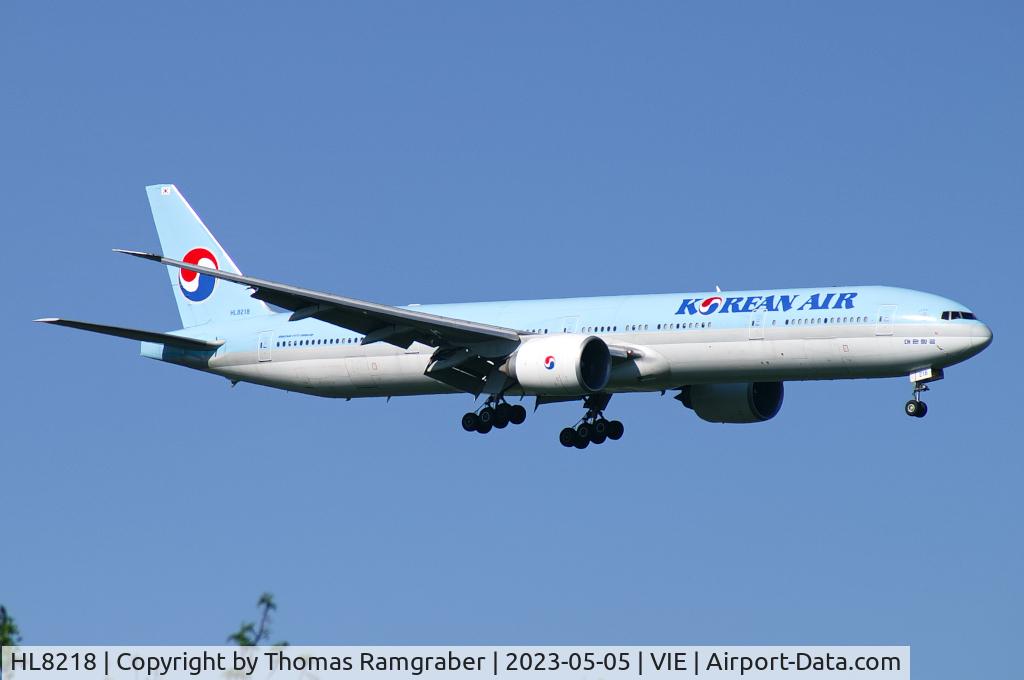 HL8218, 2011 Boeing 777-3B5/ER C/N 37649, Korean Air Boeing 777-300(ER)
