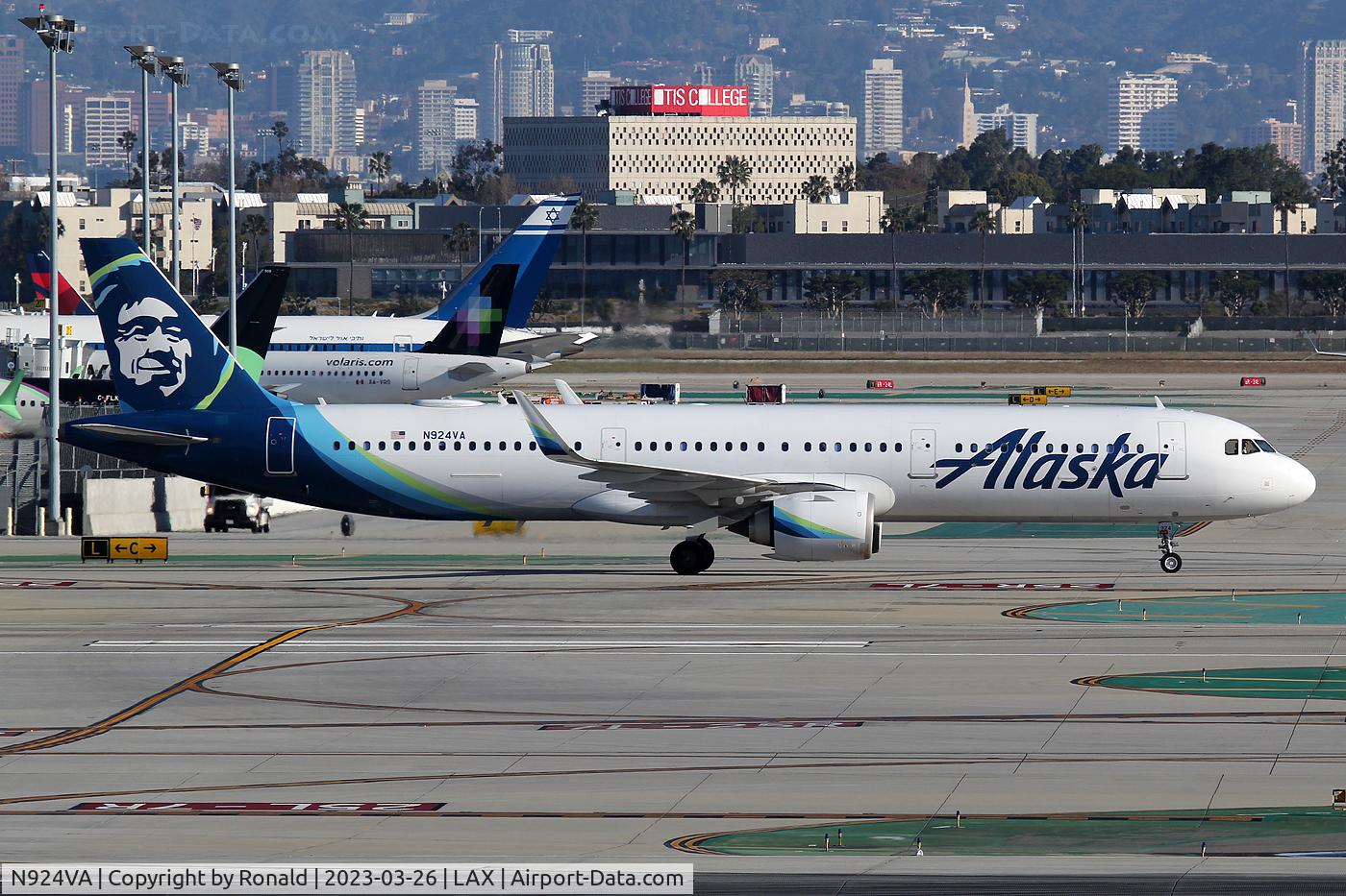 N924VA, 2018 Airbus A321-253N C/N 7942, at lax