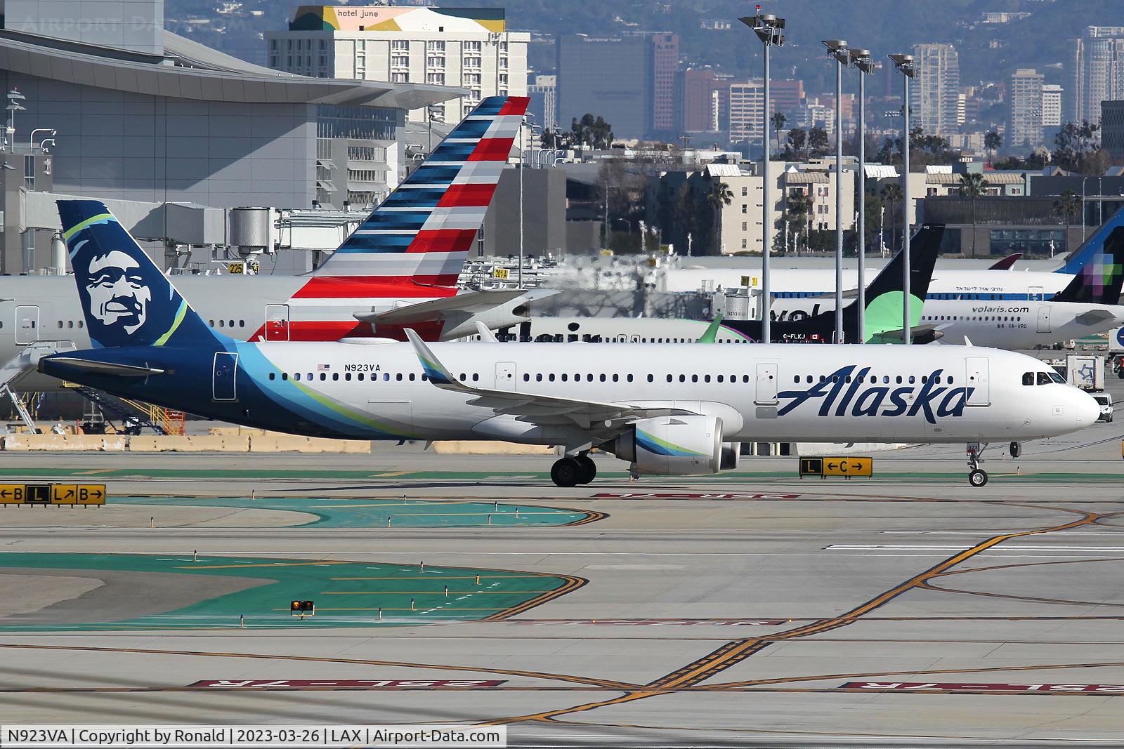 N923VA, 2017 Airbus A321-253NEO C/N 7861, at lax