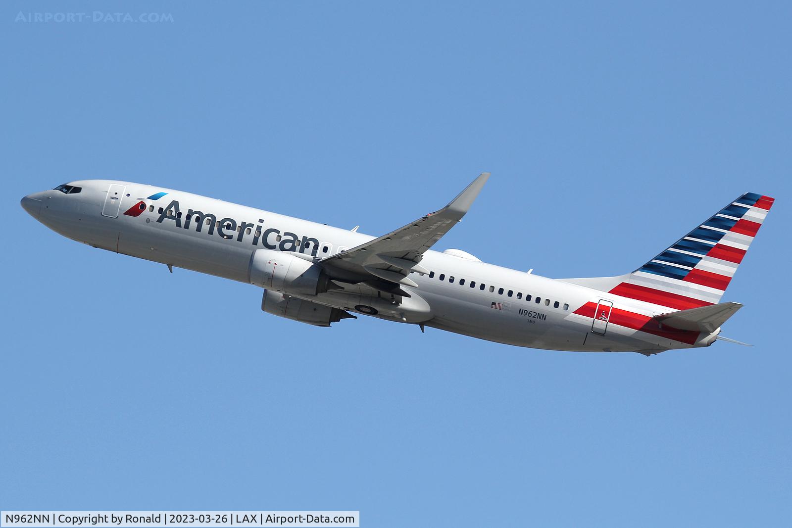 N962NN, 2014 Boeing 737-823 C/N 33331, at lax