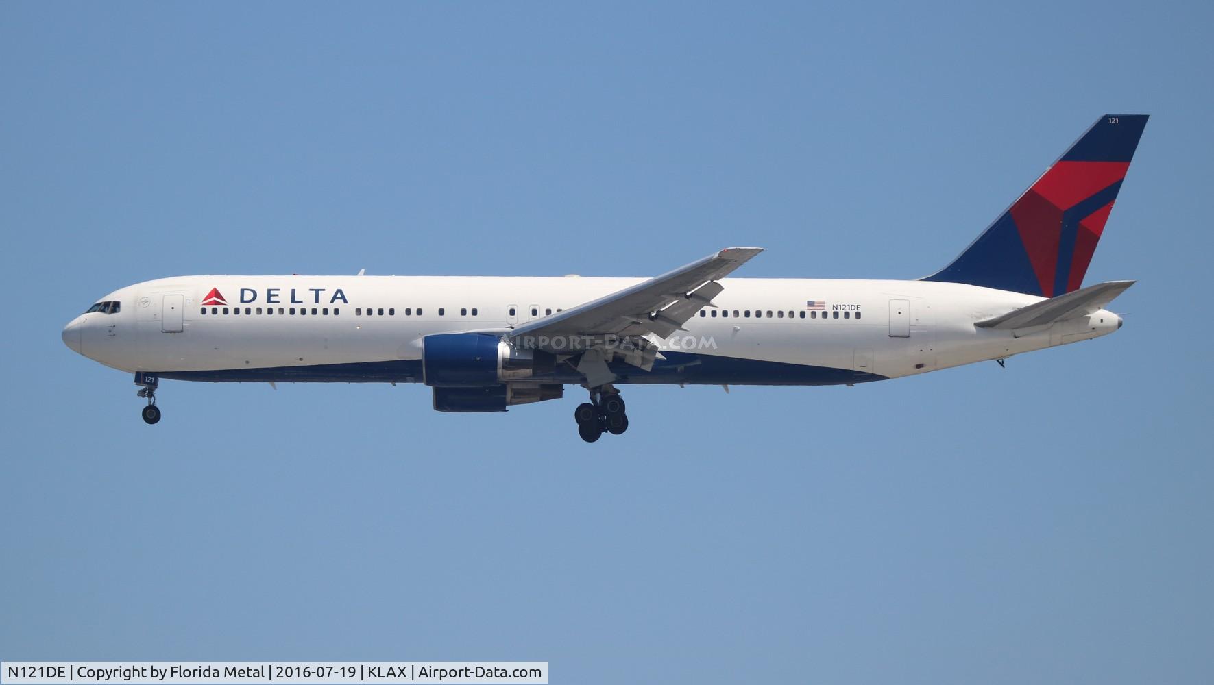 N121DE, 1987 Boeing 767-332 C/N 23435, DAL 763 zx