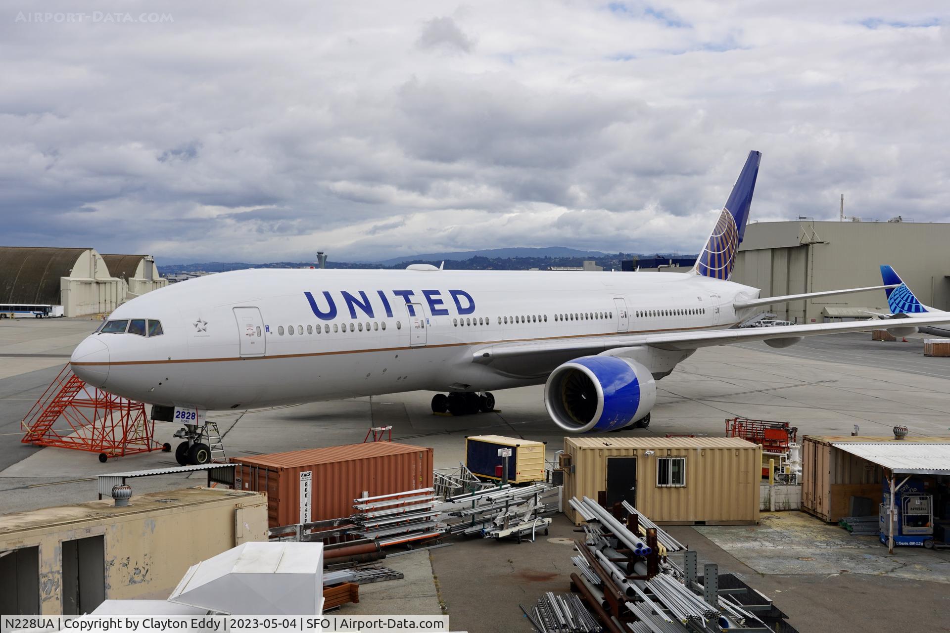 N228UA, 2002 Boeing 777-222 C/N 30556, SFO 2023.