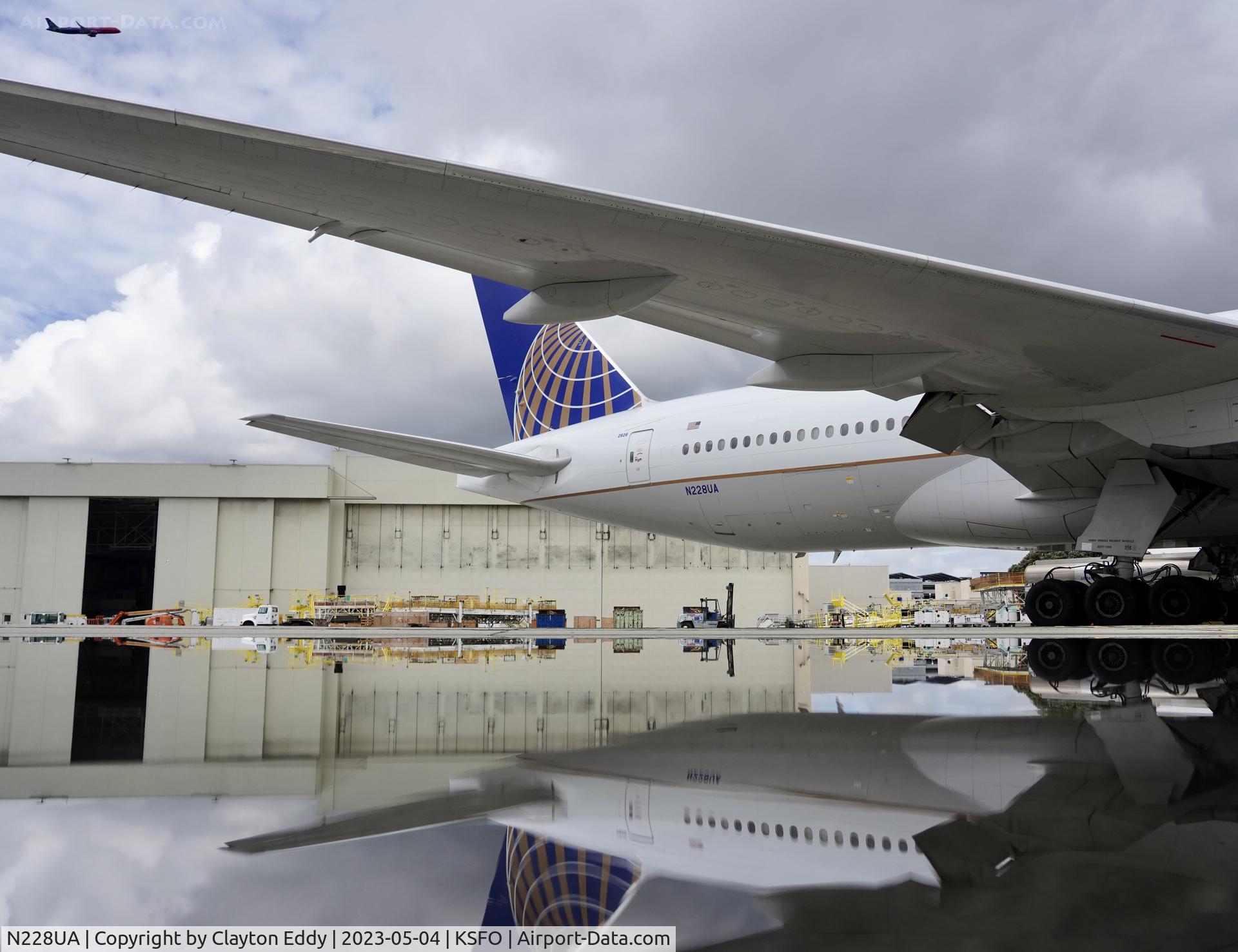 N228UA, 2002 Boeing 777-222 C/N 30556, SFO 2023.