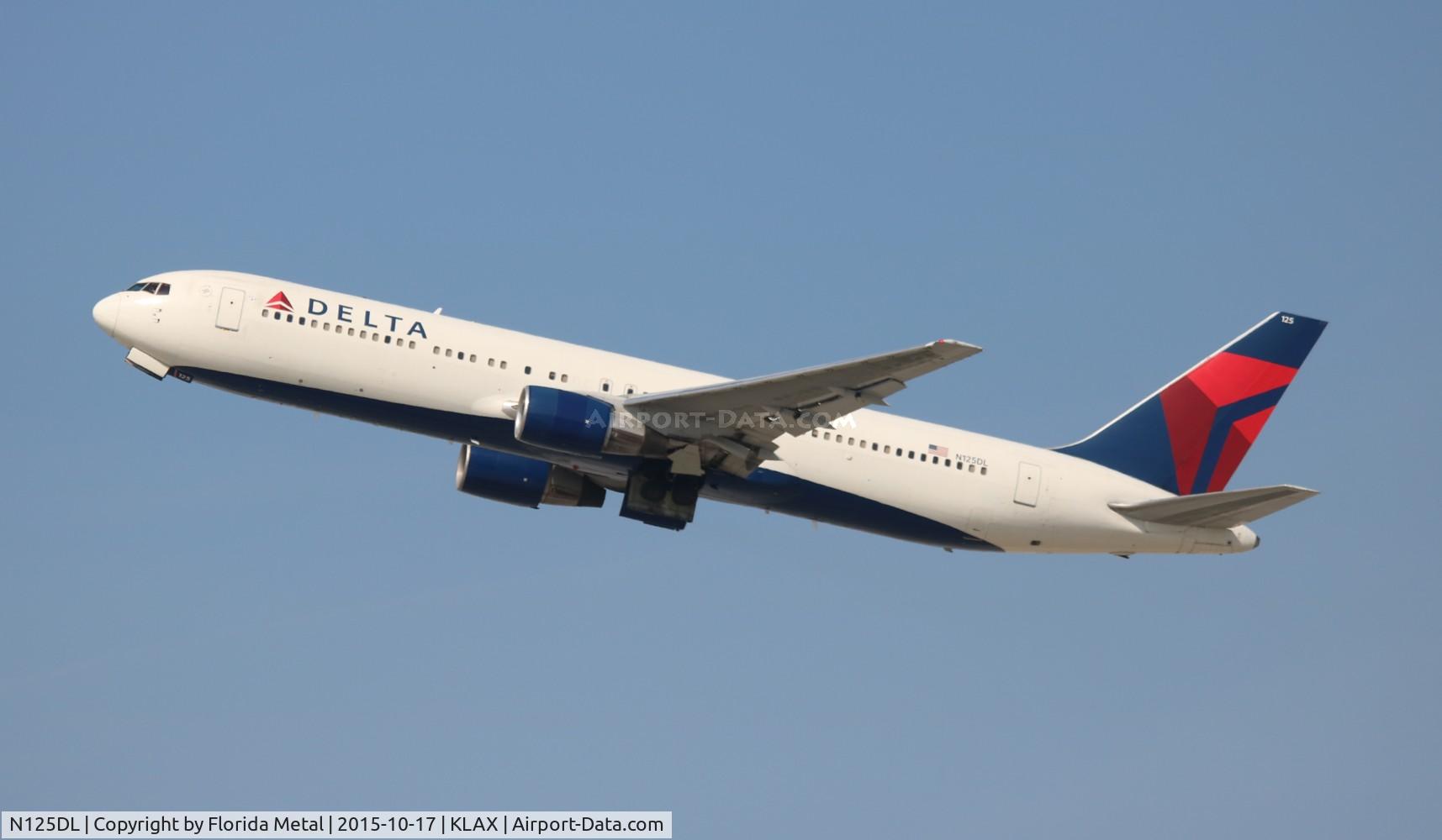 N125DL, 1988 Boeing 767-332 C/N 24075, LAX zx