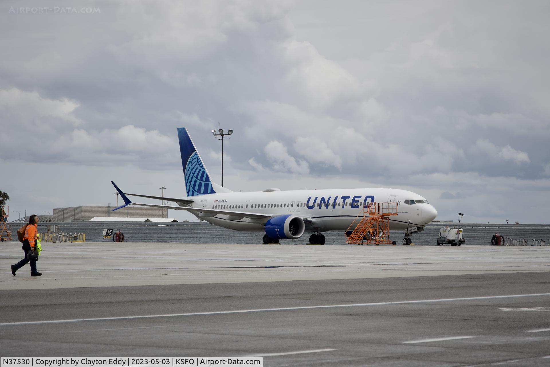 N37530, 2021 Boeing 737-9 MAX C/N 43465/7818, SFO 2023.