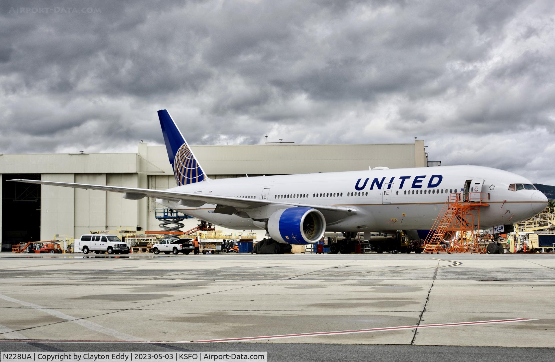 N228UA, 2002 Boeing 777-222 C/N 30556, SFO 2023.
