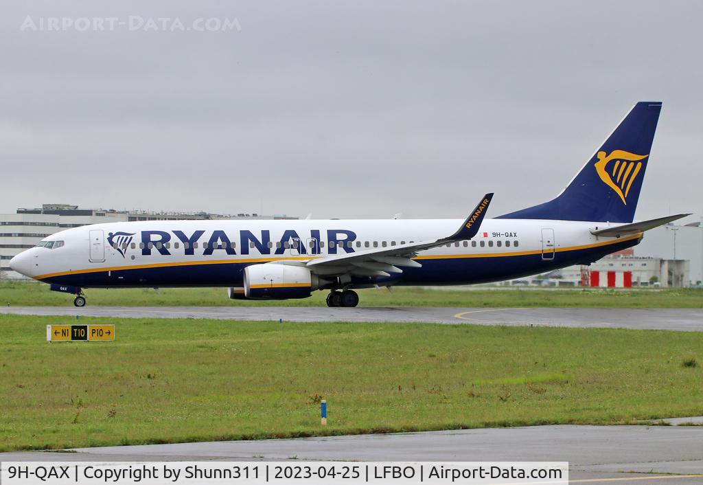 9H-QAX, 2015 Boeing 737-8AS C/N 44697, Taxiing holding point rwy 32R for departure...