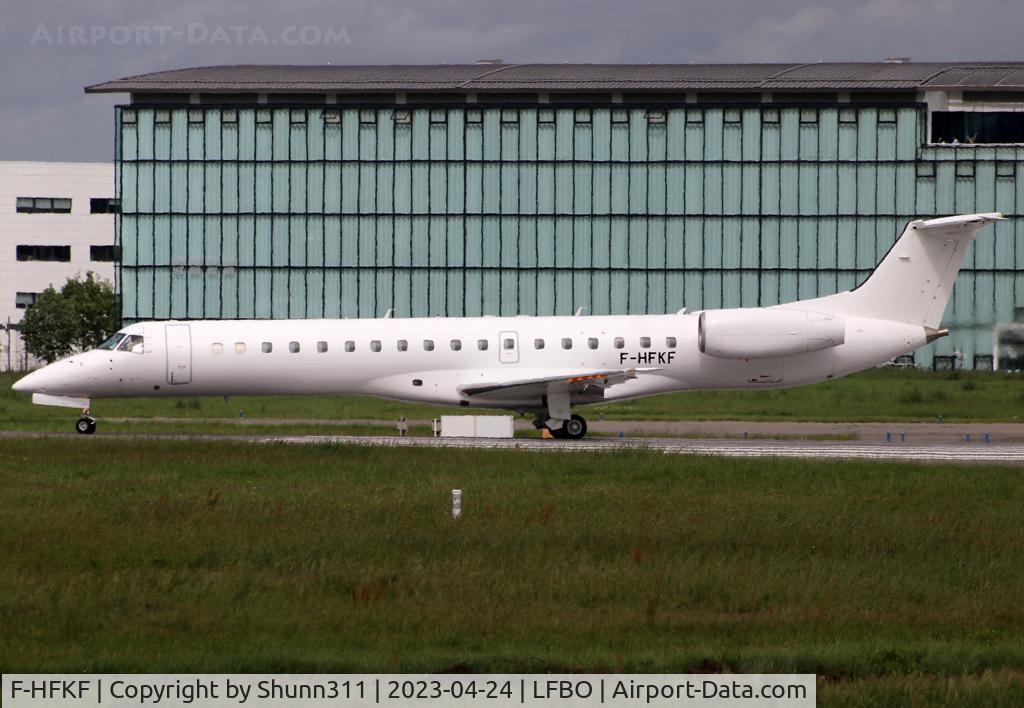 F-HFKF, 2000 Embraer ERJ-145LR (EMB-145LR) C/N 145286, Ready for departure rwy 32R... Operated by Thalair