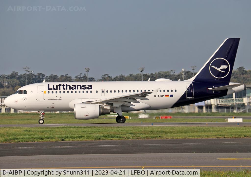 D-AIBP, 2005 Airbus A319-112 C/N 2547, Ready for departure rwy 14L