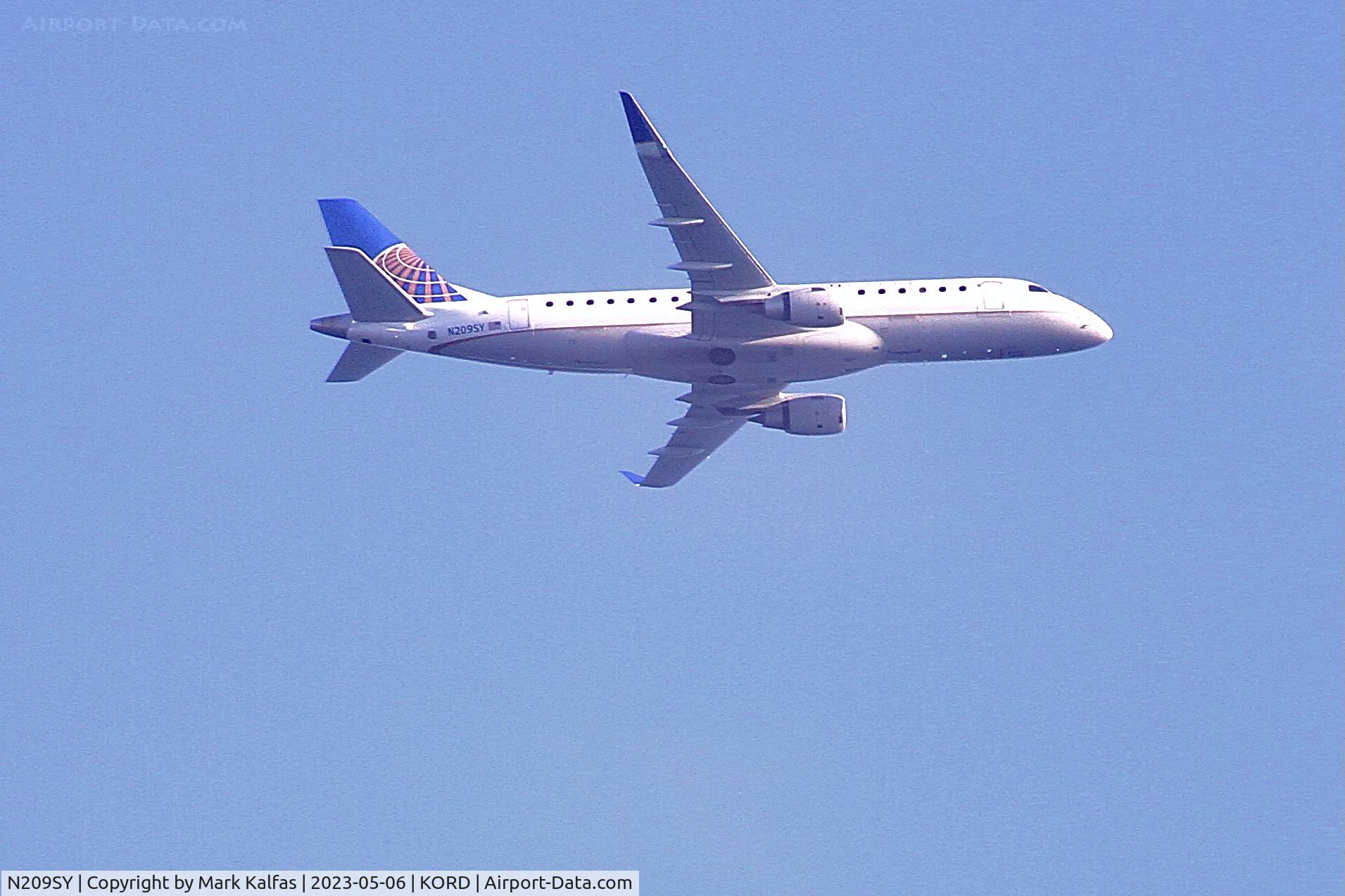 N209SY, 2017 Embraer 175LR (ERJ-170-200LR) C/N 17000645, SkyWest/United Express Embraer 175LR, arriving from SDF, on approach to ORD