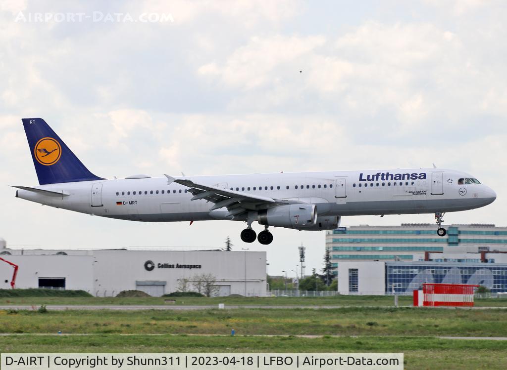 D-AIRT, 1997 Airbus A321-131 C/N 0652, Landing rwy 32R