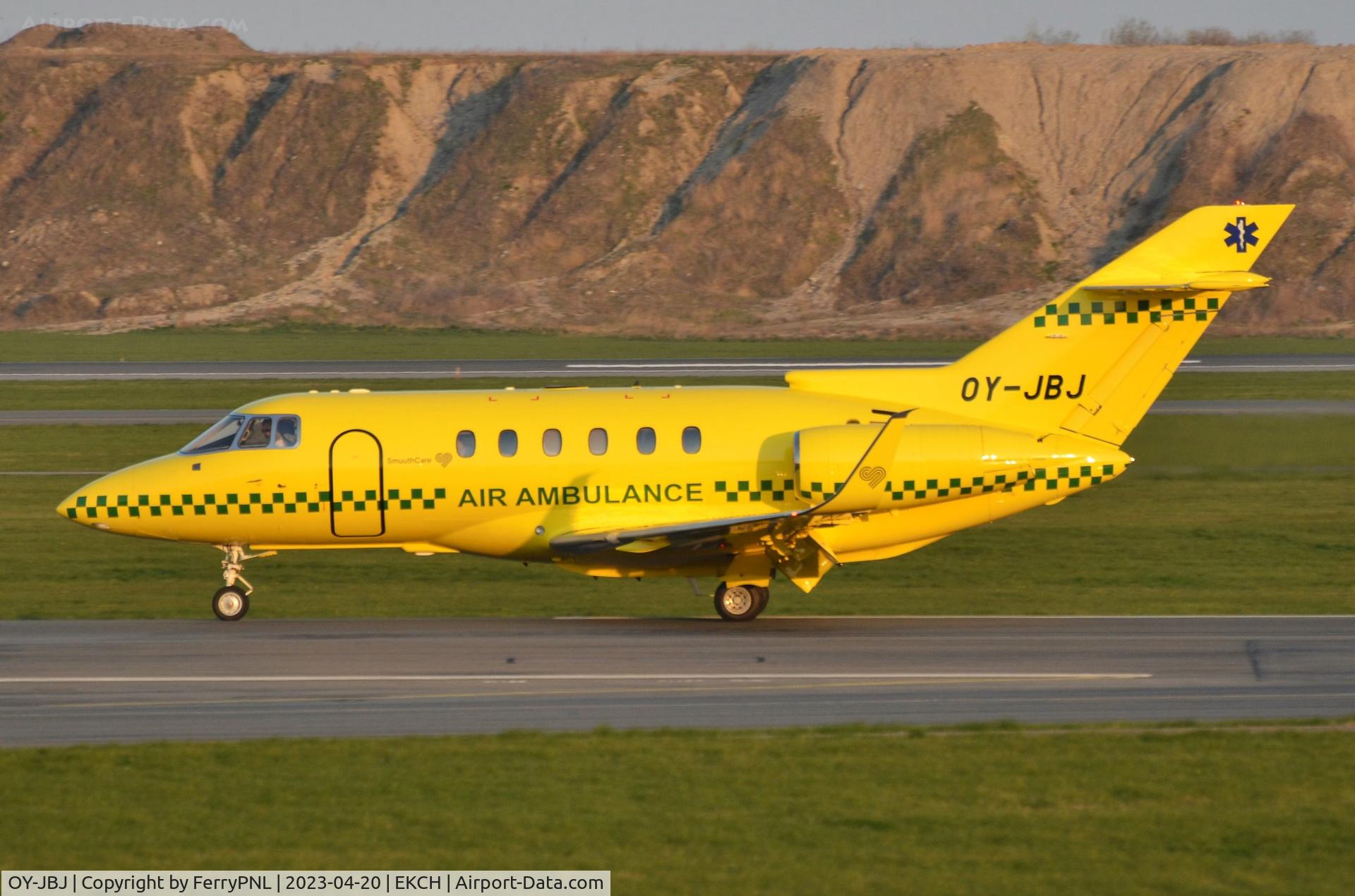 OY-JBJ, 1998 Raytheon Hawker 800XP C/N 258358, Arrival from Greenland: Sun Air HS800 ambulance