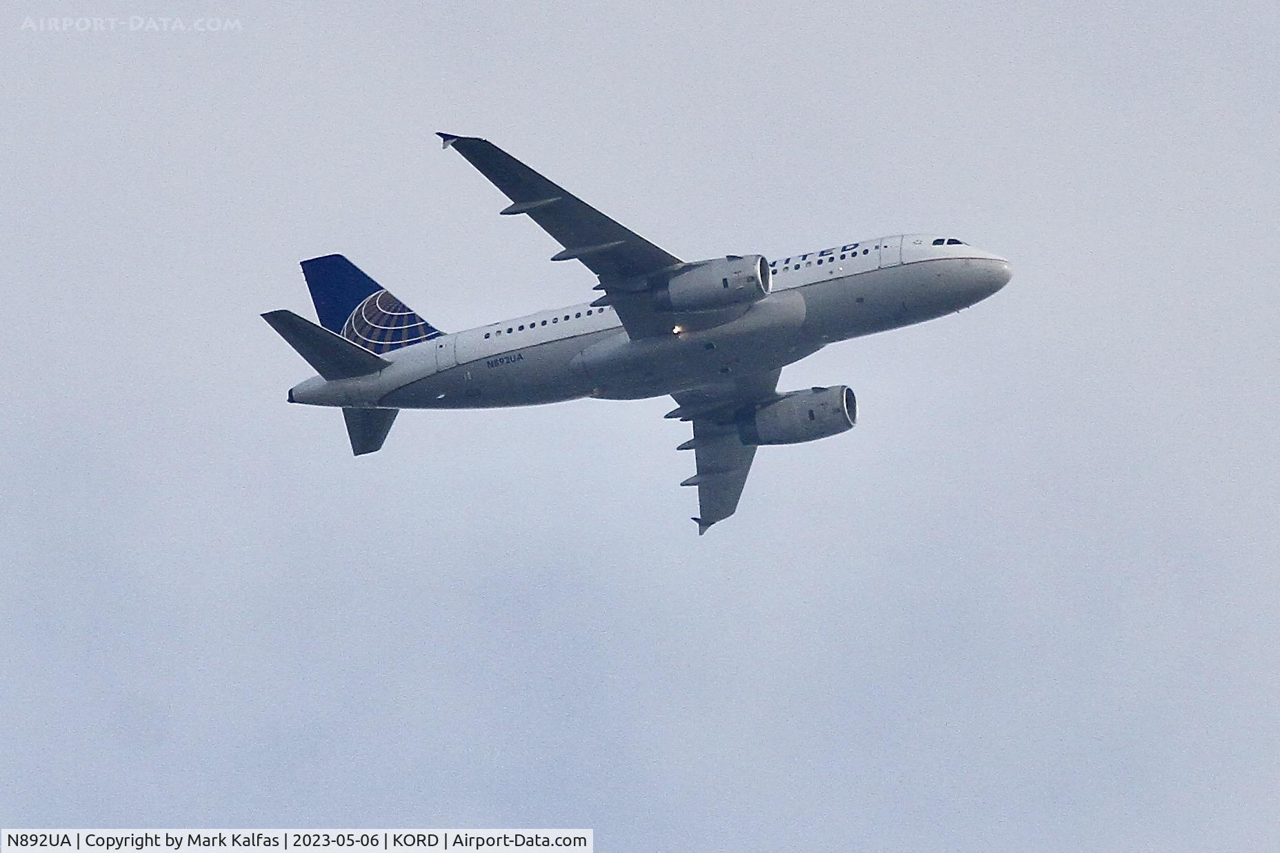 N892UA, 2006 Airbus A319-132 C/N 2940, United Airlines Airbus A319-132, N892UA arriving from IND, on approach to ORD.