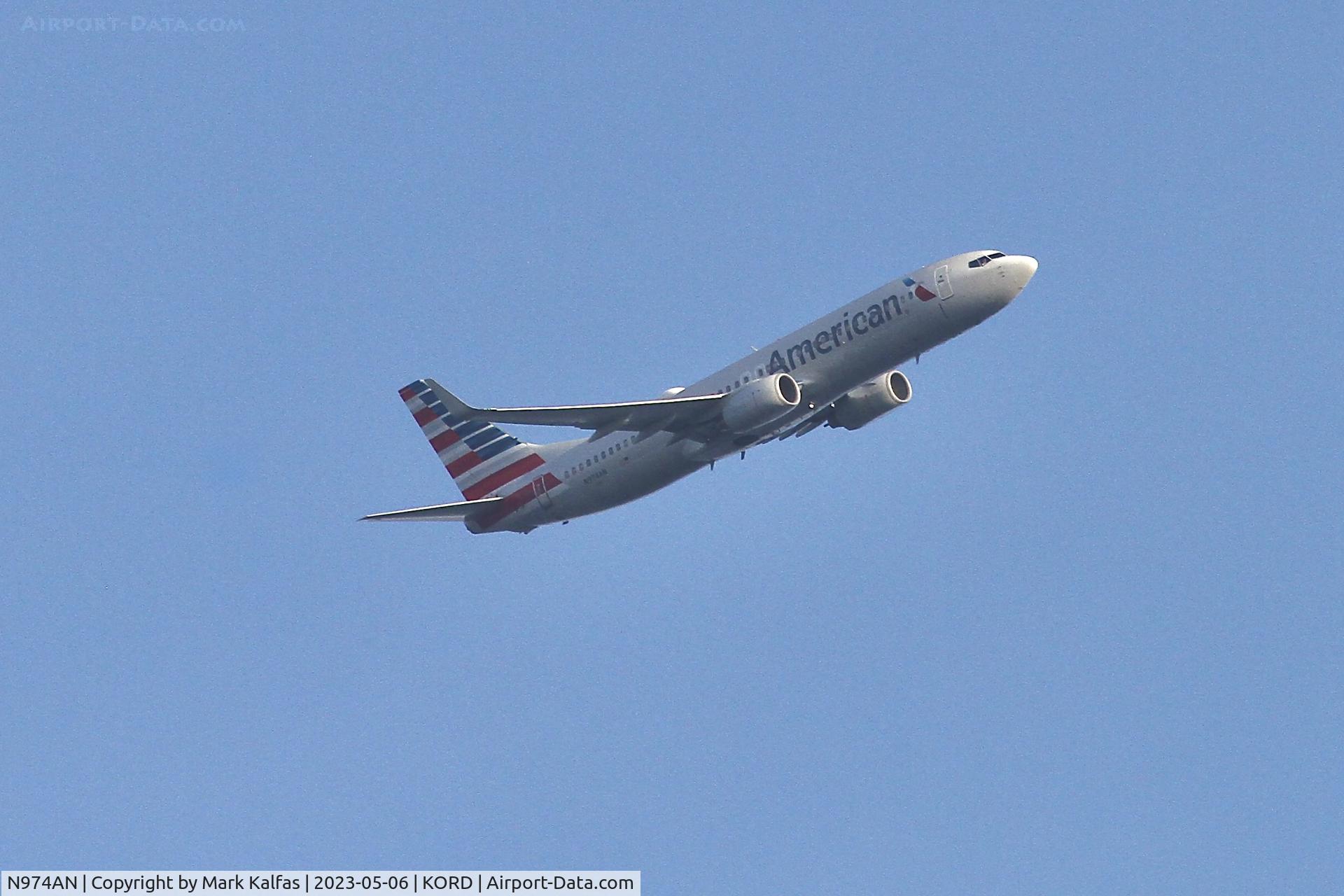 N974AN, 2001 Boeing 737-823 C/N 30098, American Boeing 737-823, N974AN, operating as AA215 from CUN to ORD