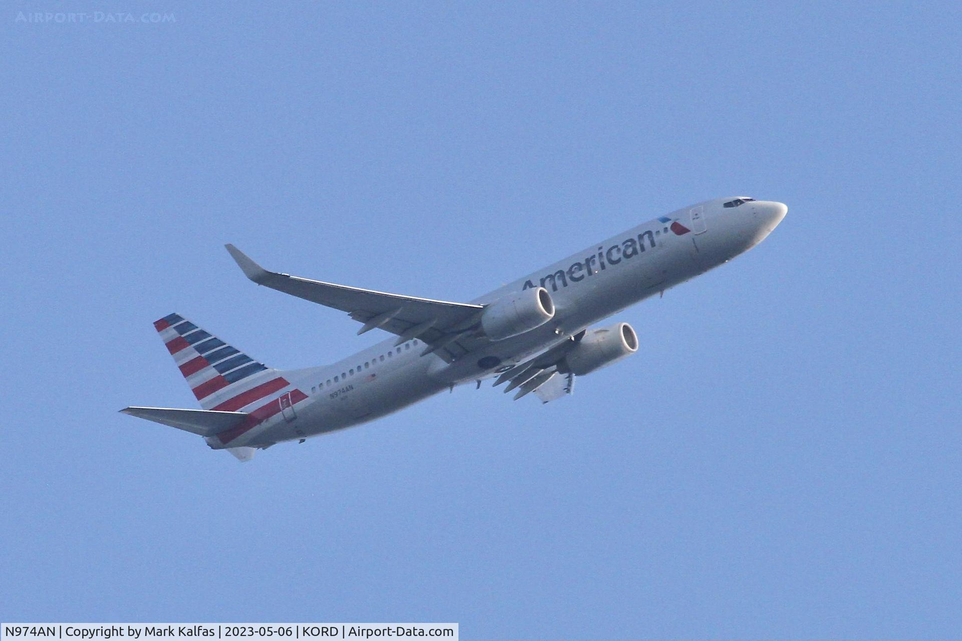 N974AN, 2001 Boeing 737-823 C/N 30098, American Boeing 737-823, N974AN, operating as AA215 from CUN to ORD