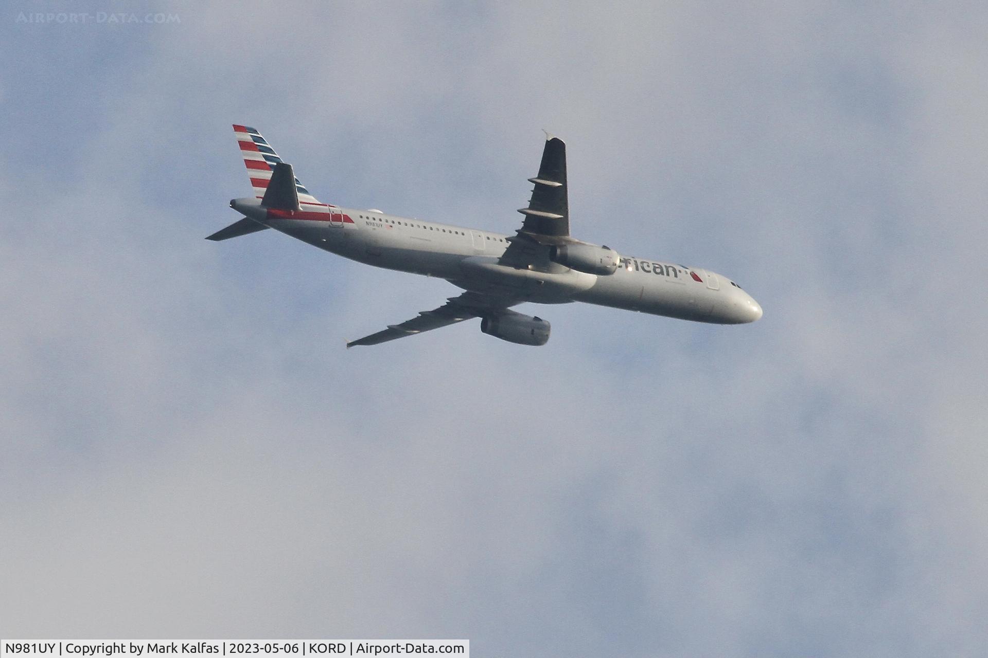 N981UY, 2013 Airbus A321-231 C/N 5800, American Airbus A321-231, N981UY, operating as AA2857 from CLT-ORD, on approach to ORD.