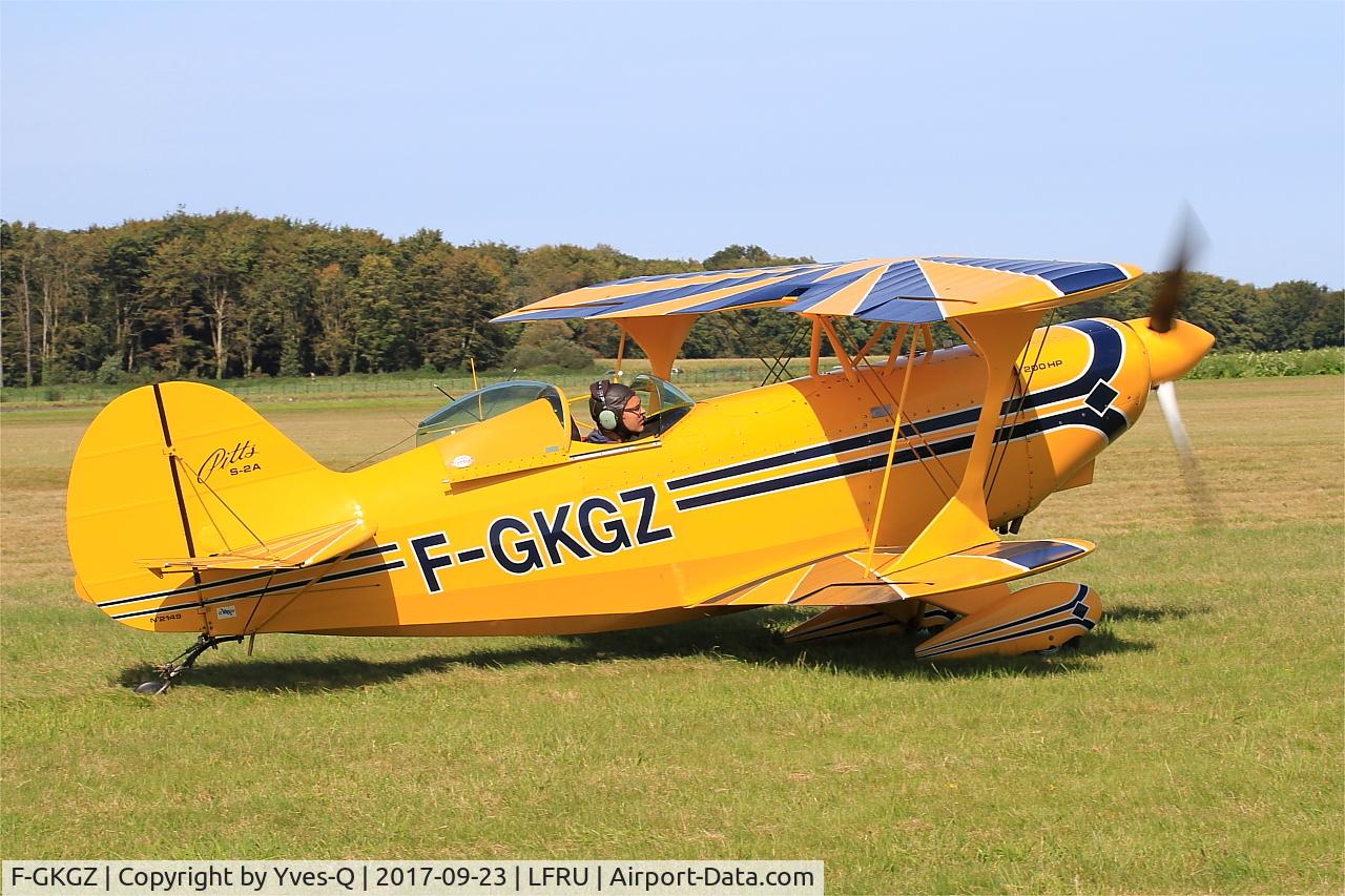 F-GKGZ, 1977 Pitts S-2A Special C/N 2149, Pitts S-2A Special, Taxiing, Morlaix-Ploujean airport (LFRU-MXN) air show 2017