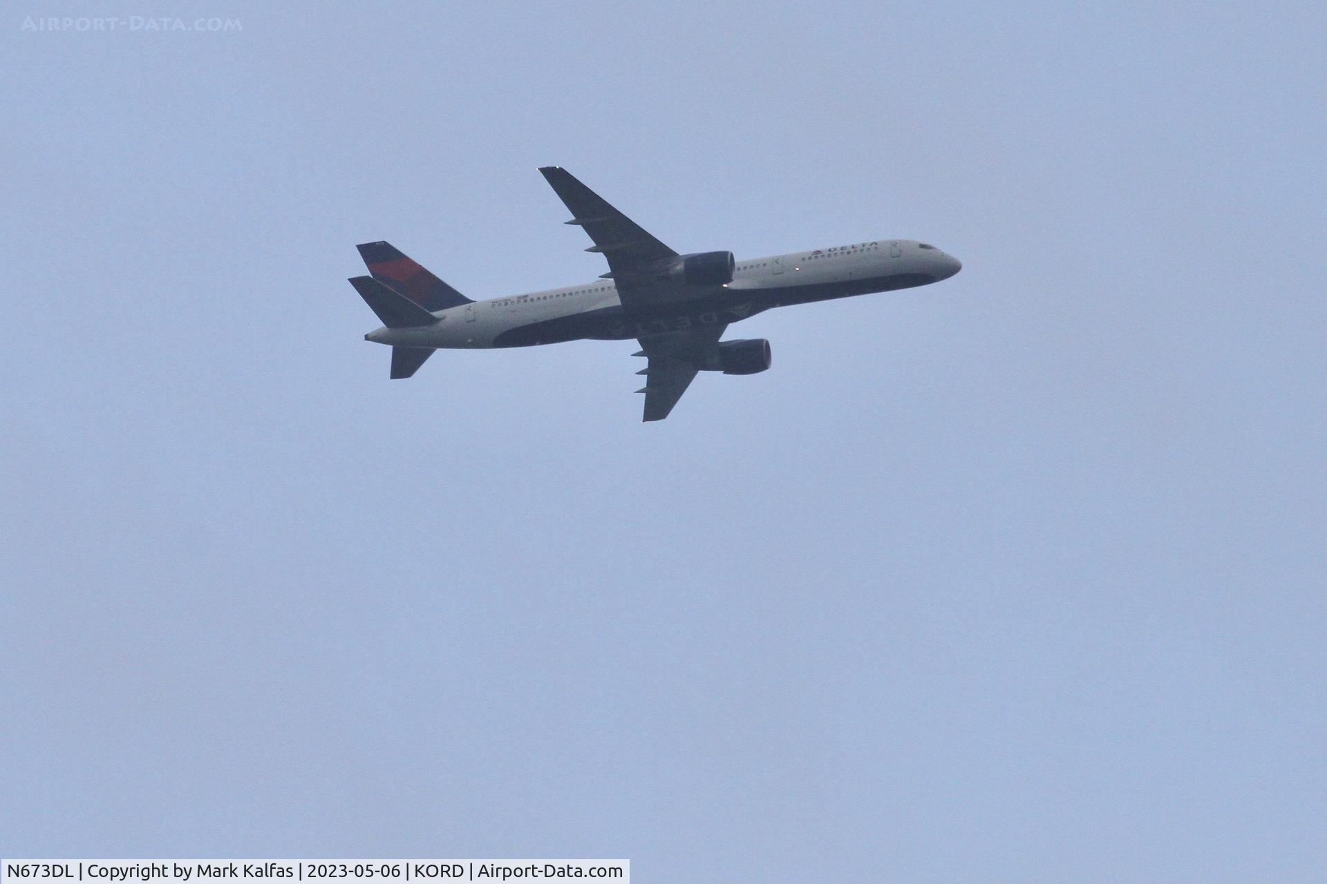 N673DL, 1992 Boeing 757-232 C/N 25978, Delta Airlines Boeing 757-232, N673DL on approach to ORD.