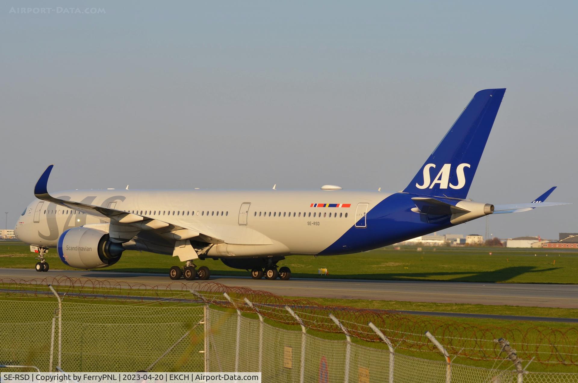 SE-RSD, 2020 Airbus A350-941 C/N 418, SAS A359 taxying to its gate