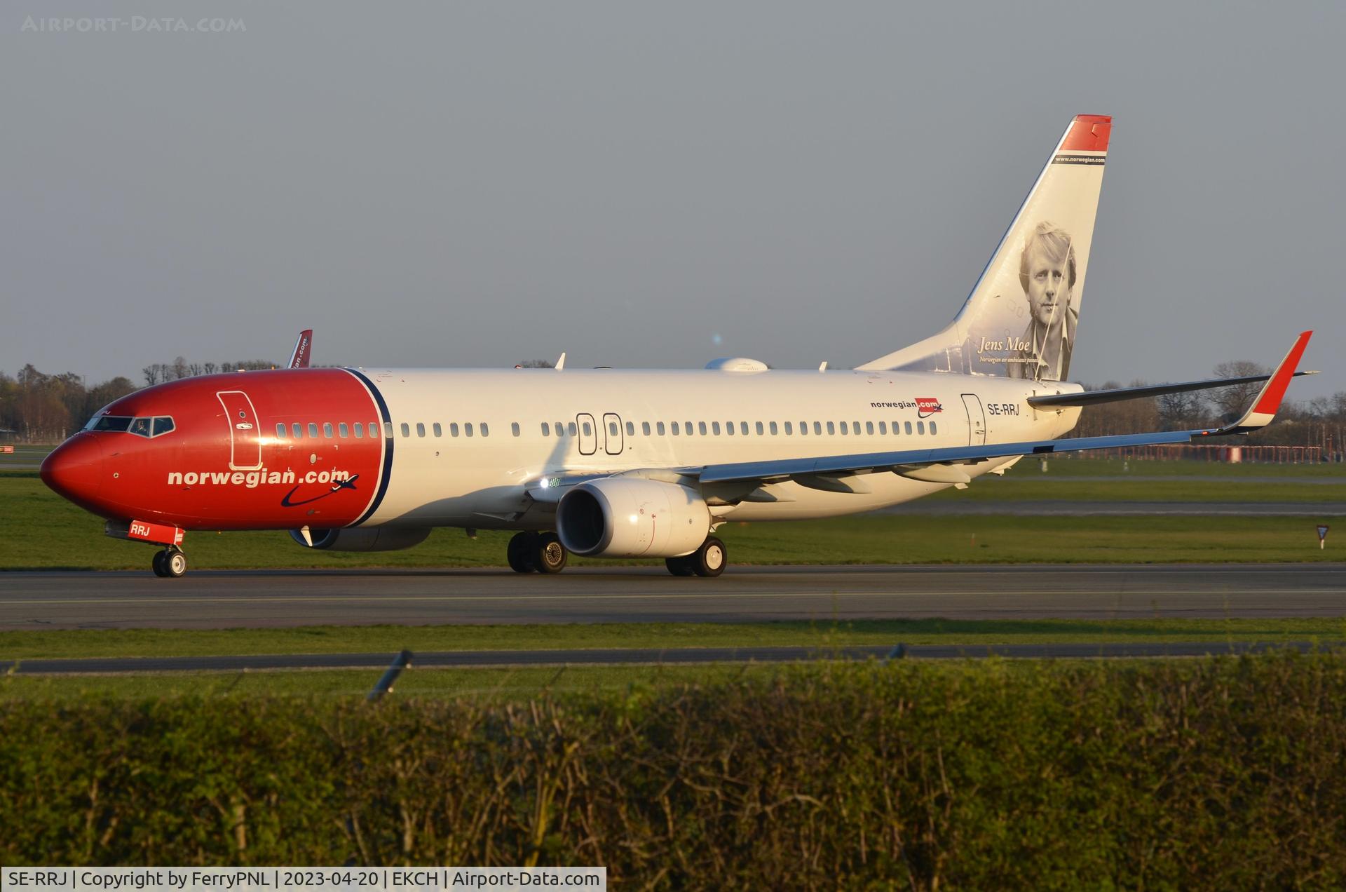 SE-RRJ, 2018 Boeing 737-8JP C/N 42094, Norwegian B738 vacating the runway