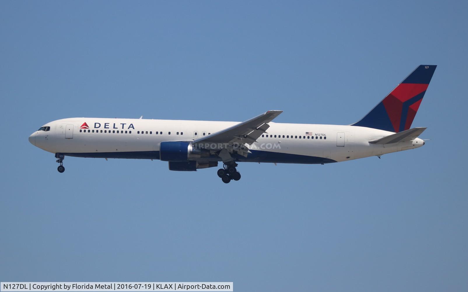 N127DL, 1988 Boeing 767-332 C/N 24077, DAL 763 zx