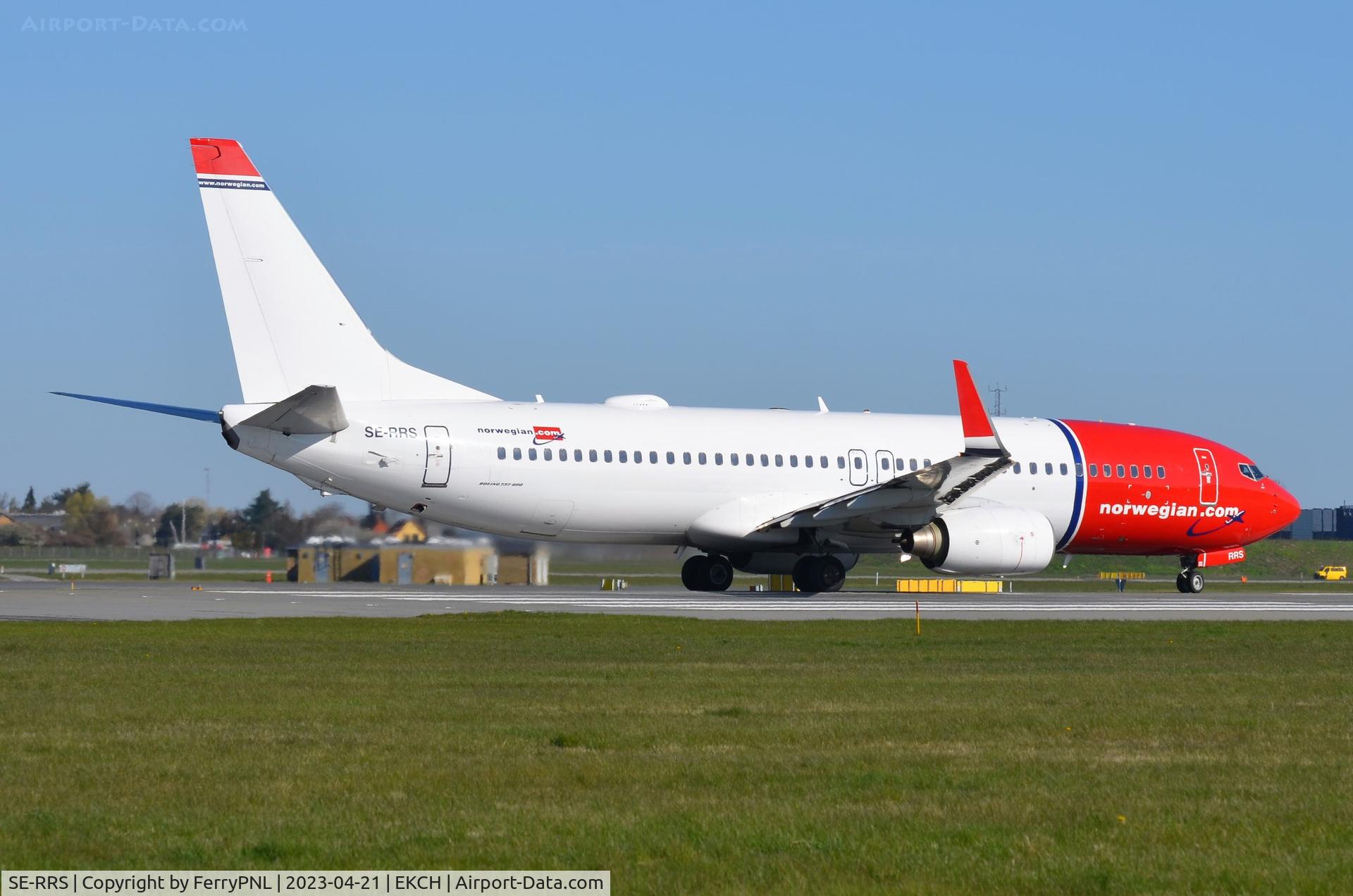 SE-RRS, 2011 Boeing 737-8JP C/N 40869, Norwegian B738 lining-up without tail image
