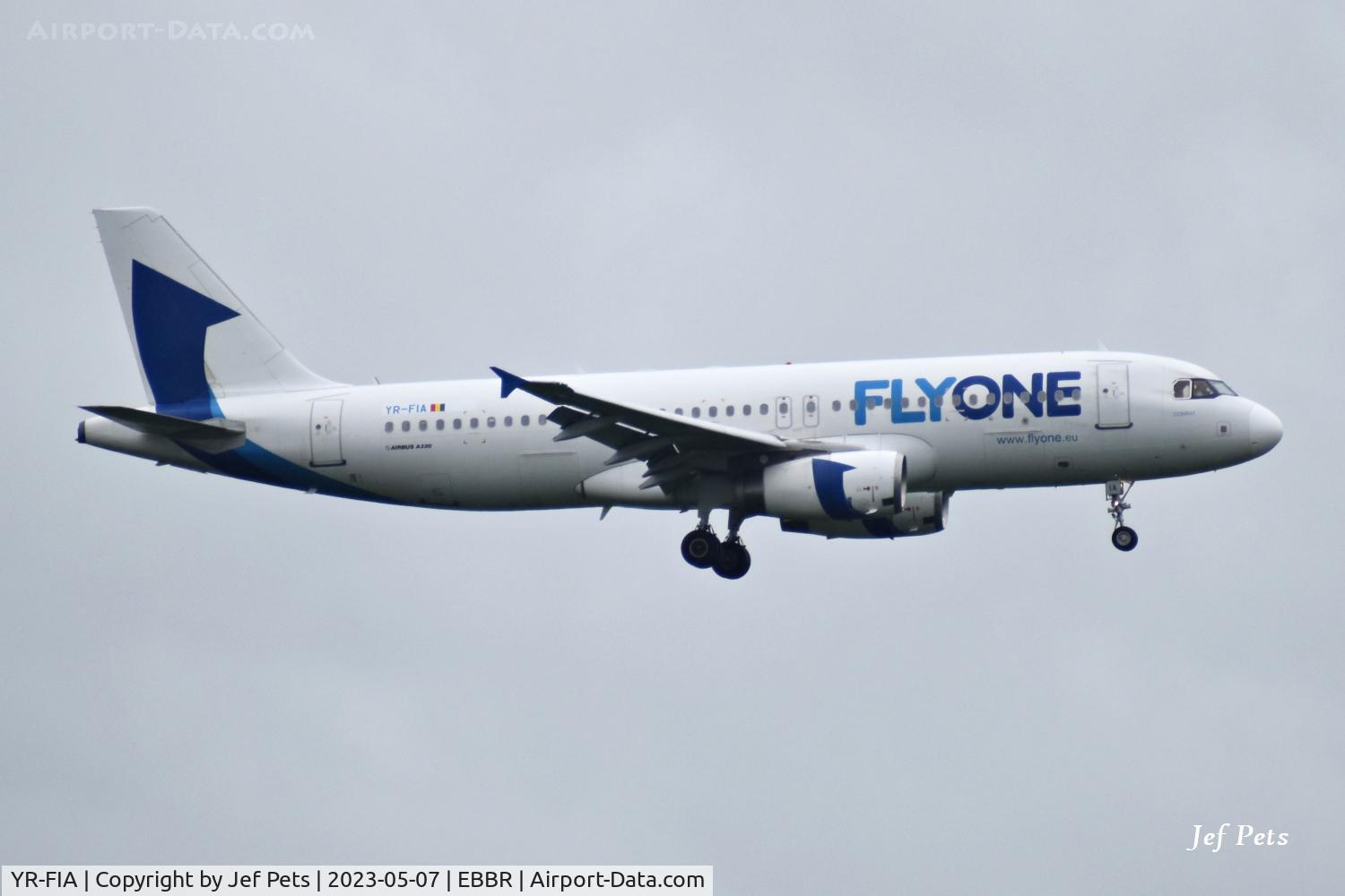 YR-FIA, 2088 Airbus A320-232 C/N 3524, Landing at Brussels Airport.