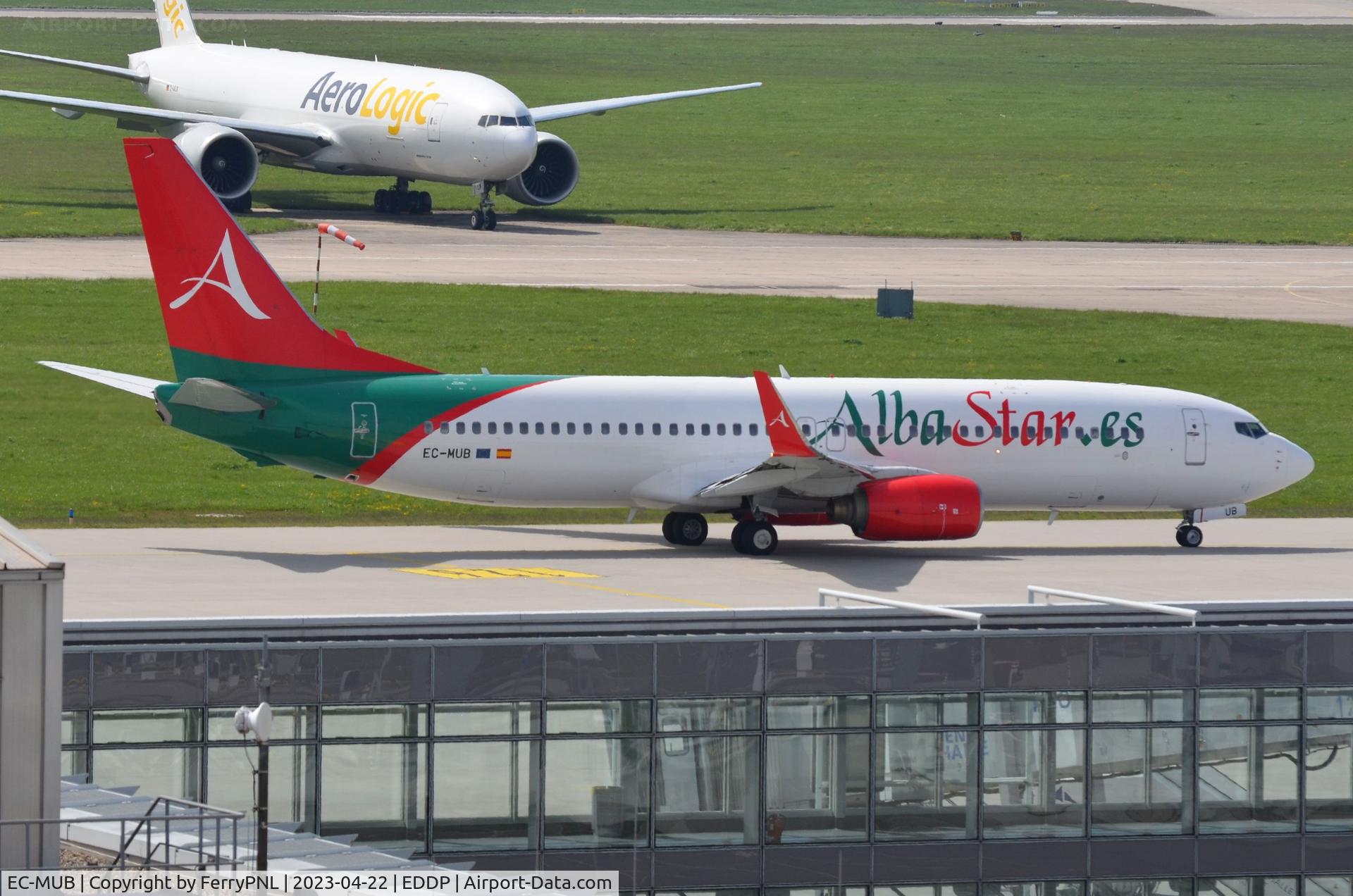 EC-MUB, 2003 Boeing 737-86J C/N 32920, Alba Star B738 departing LEJ