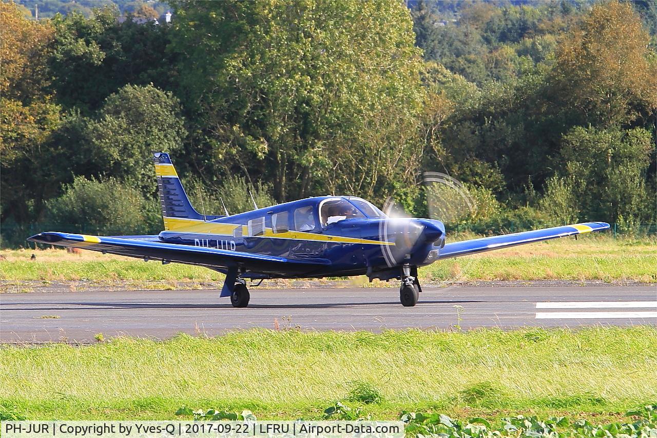 PH-JUR, 1982 Piper PA-32R-301T Turbo Saratoga C/N 32R-8229033, PH-JUR - Piper PA-32R-301T Turbo Saratoga, Lining up rwy 23, Morlaix-Ploujean airport (LFRU-MXN)
