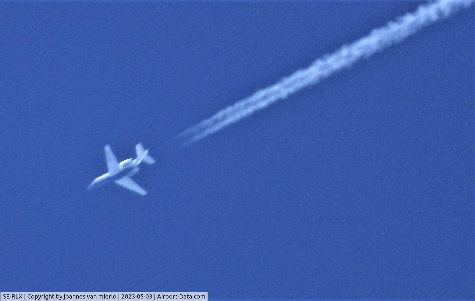 SE-RLX, 2000 Raytheon Hawker 800XP C/N 258458, Cruising over Belgium flt 410