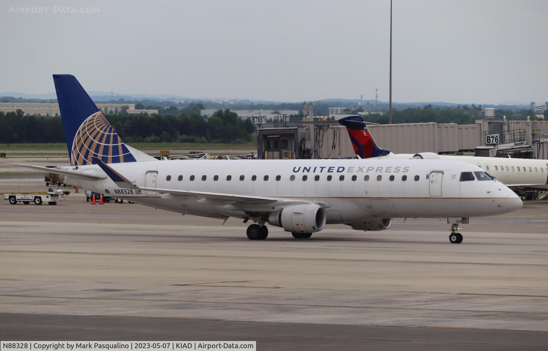 N88328, 2015 Embraer 175LR (ERJ-170-200LR) C/N 17000480, ERJ-170-200LR