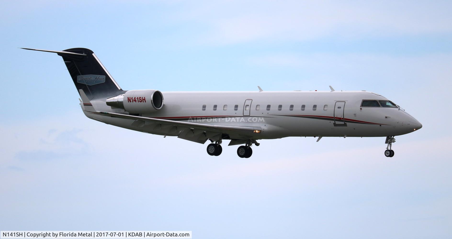 N141SH, 1997 Bombardier CRJ-200LR (CL-600-2B19) C/N 7206, DAB zx