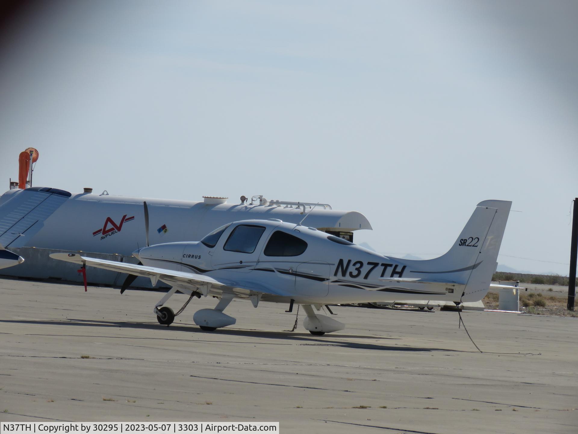 N37TH, 2005 Cirrus SR22 C/N 1655, Parked