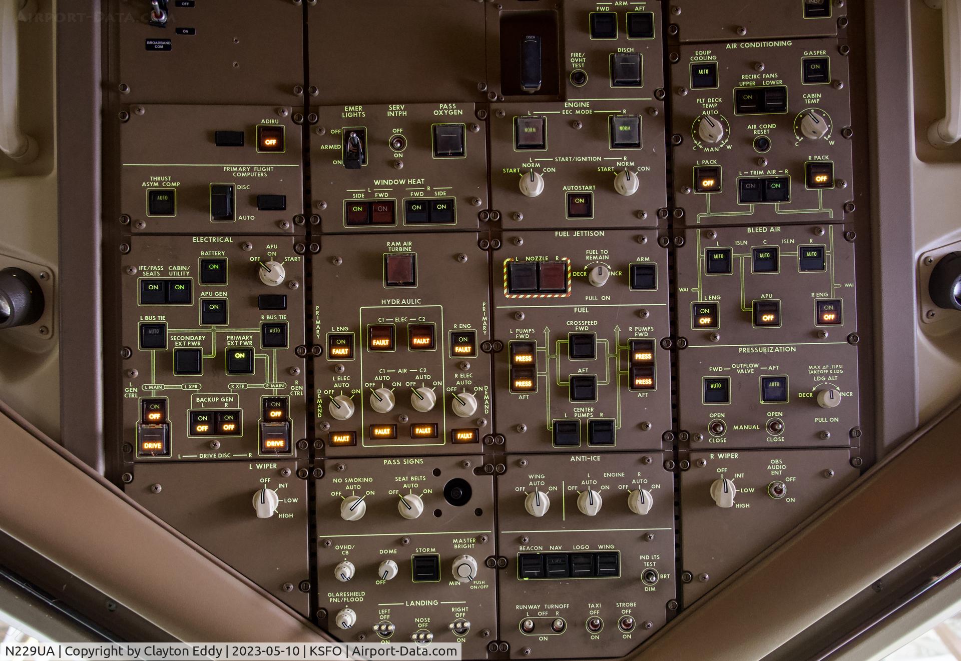 N229UA, 2002 Boeing 777-222 C/N 30557, Flightdeck SFO 2023.