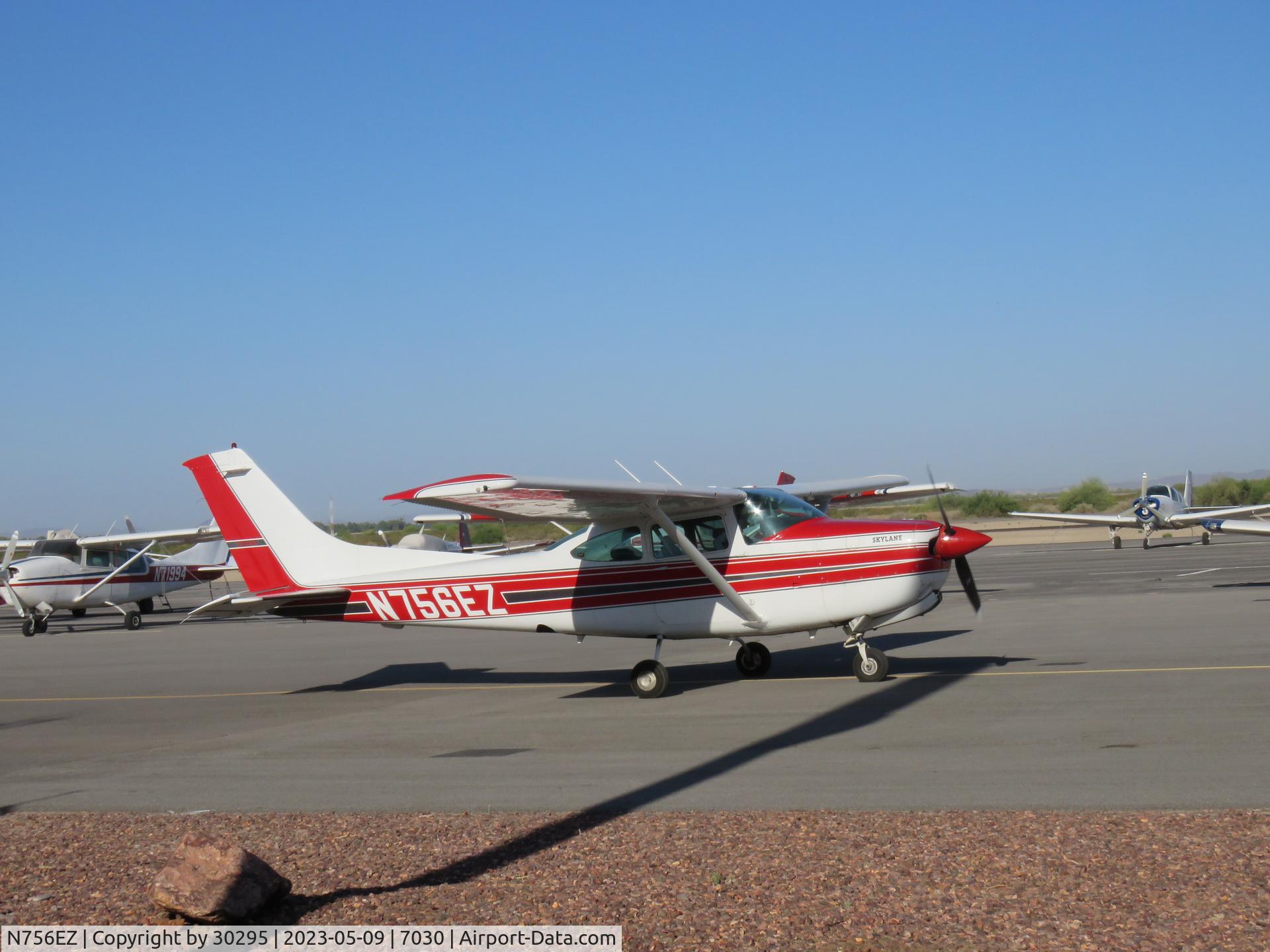 N756EZ, 1979 Cessna TR182 Turbo Skylane RG C/N R18201058, Taxiing