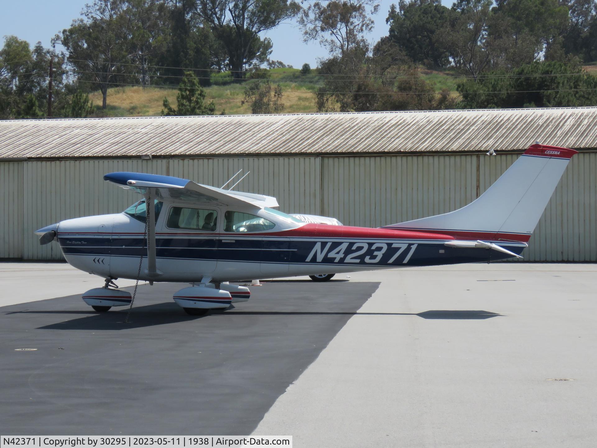 N42371, 1968 Cessna 182L Skylane C/N 18258990, Parked